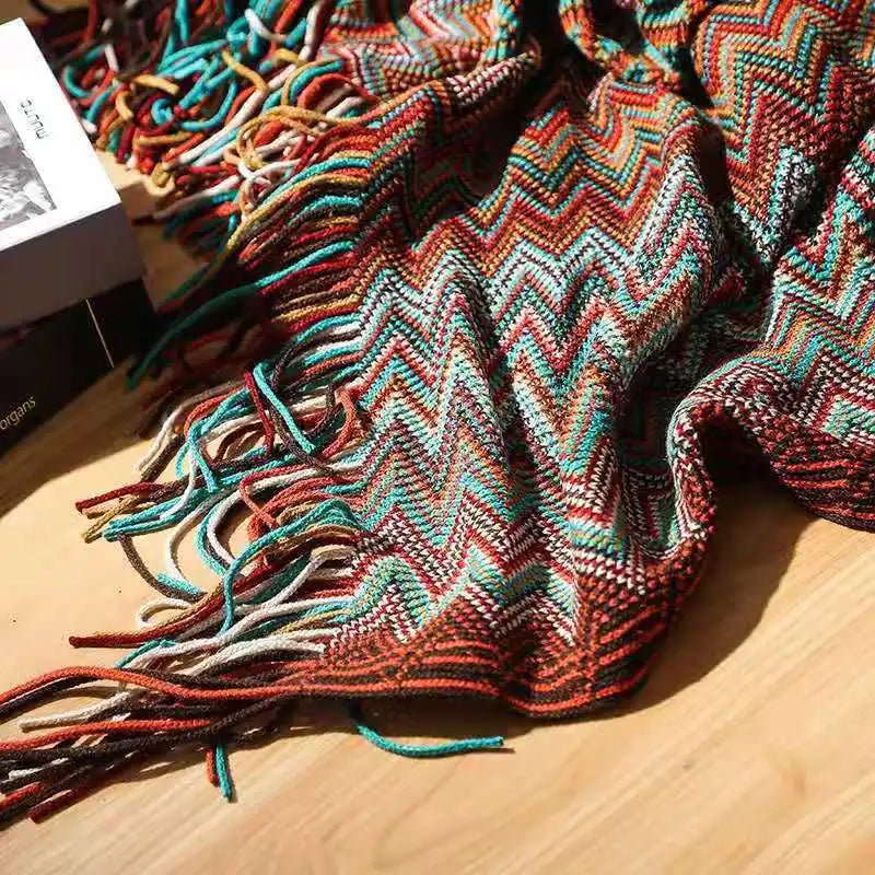 Bunte Strickdecke geometrische Streifen Fransen Bohème-Design