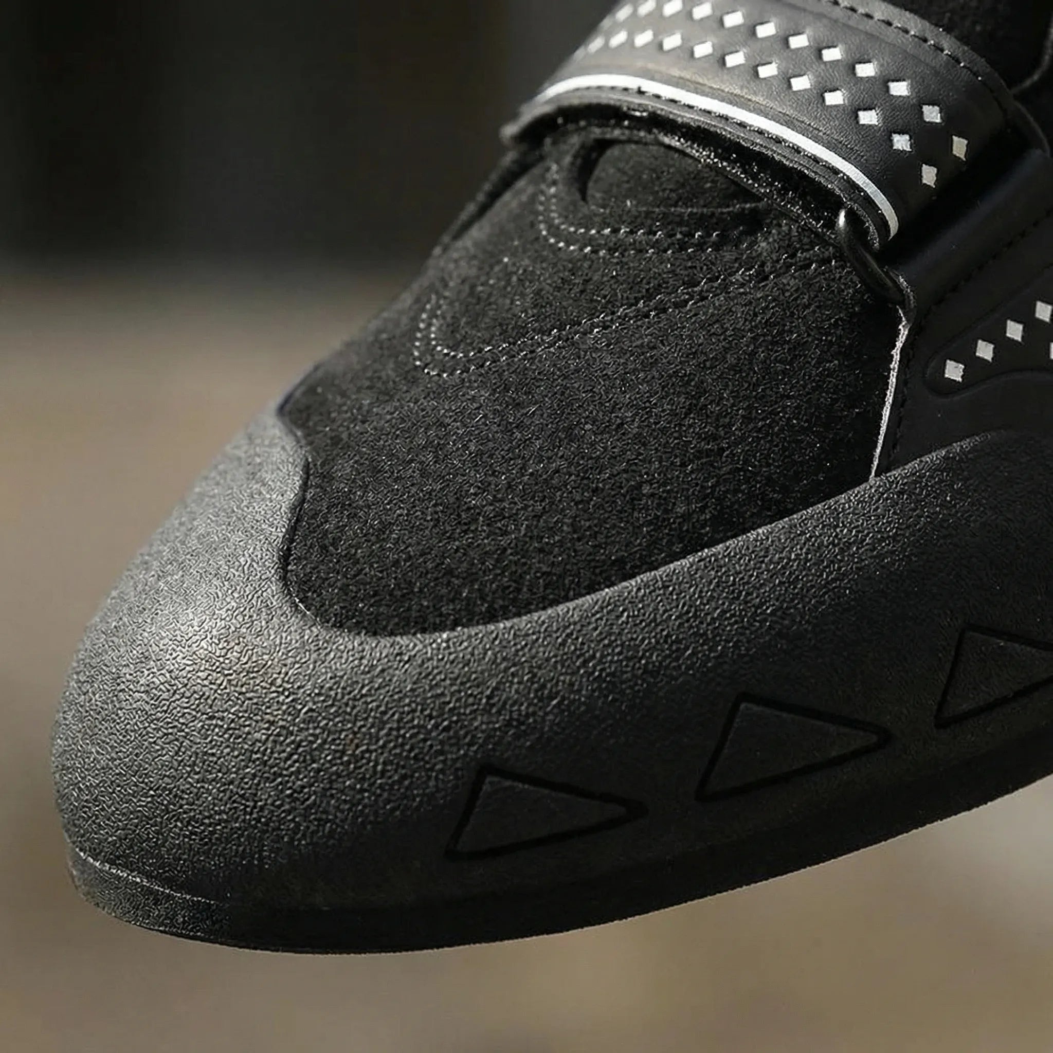 Kletterschuh mit rutschfester Sohle und Klettverschluss für Anfänger