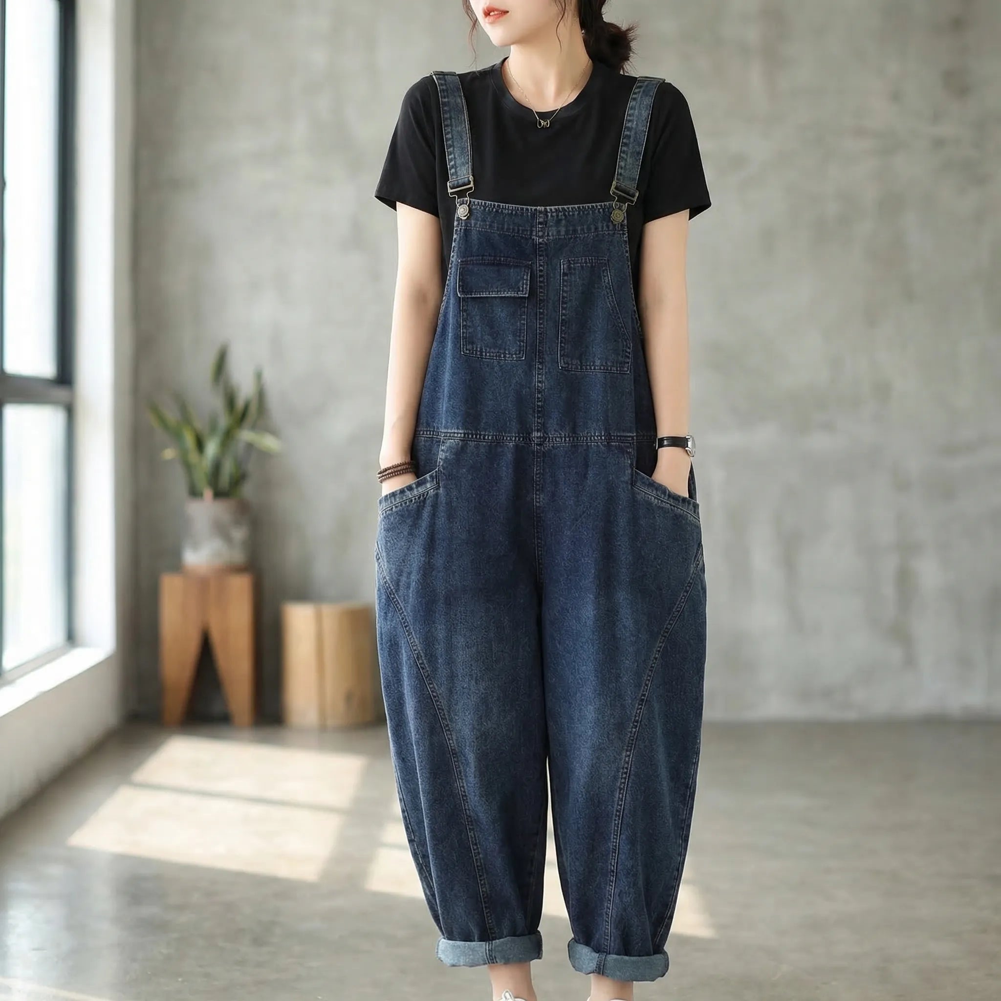 Denim-Latzhose lockerer Haremsstil-Schnitt mit Patchwork-Details
