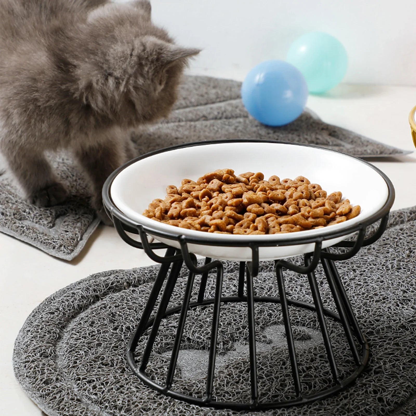 Erhöhter Keramik Futternapf für Katzen und kleine Hunde auf Drahtständer