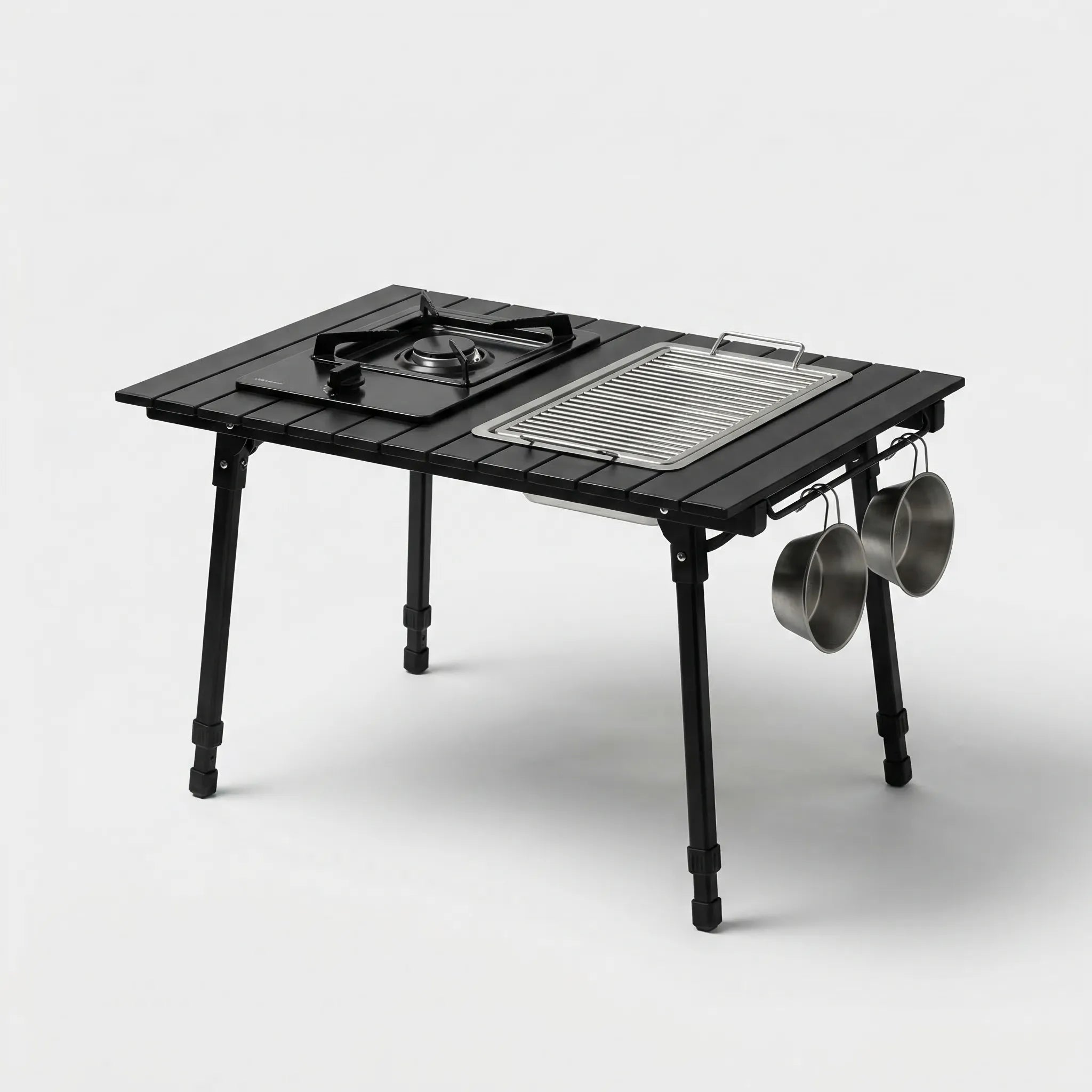 Klappbarer IGT-Campingtisch mit Holzkohlegrill und Kocher-Einschüben