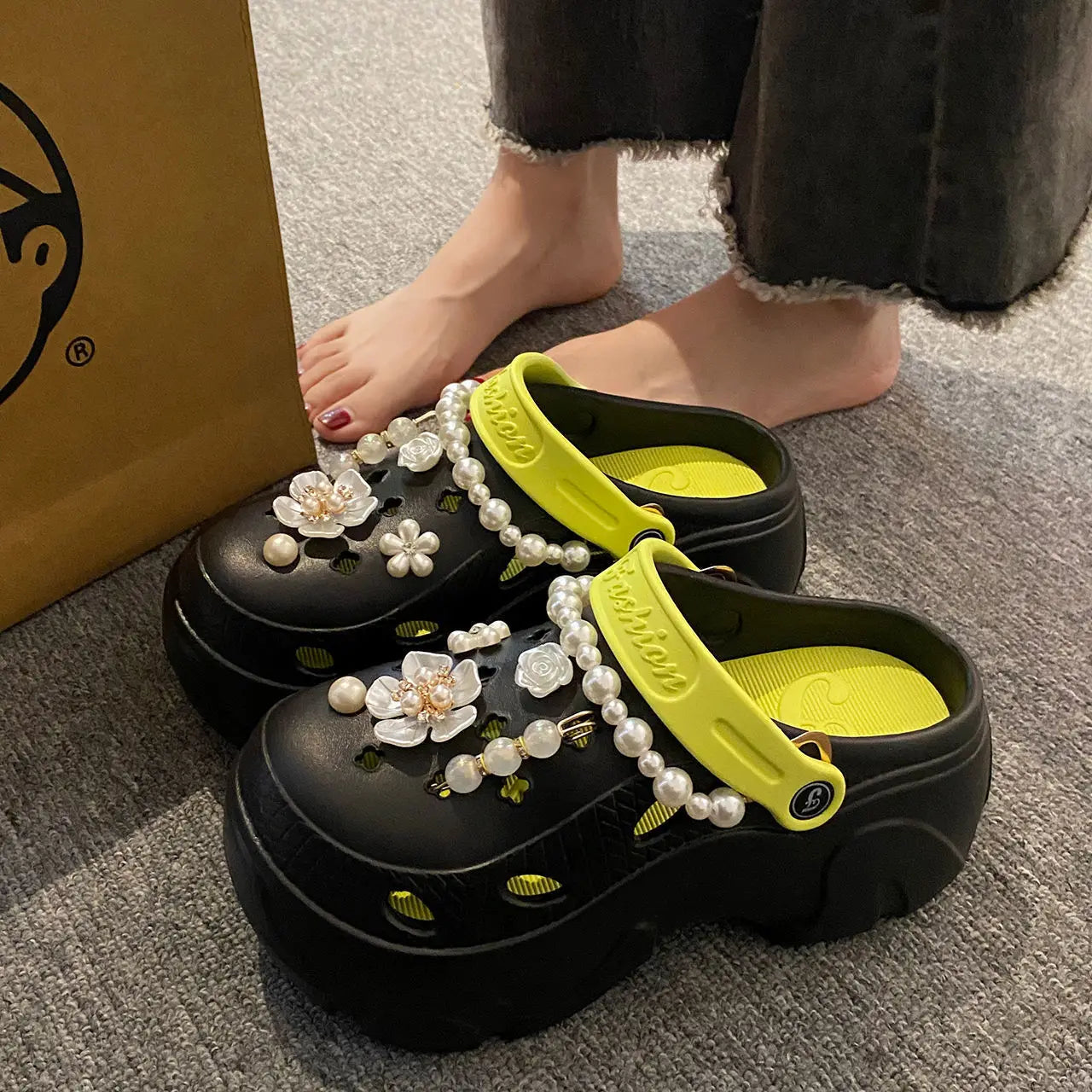 Chunky Platform Sommer-Clogs mit Kunstperlen und Blumenverzierungen