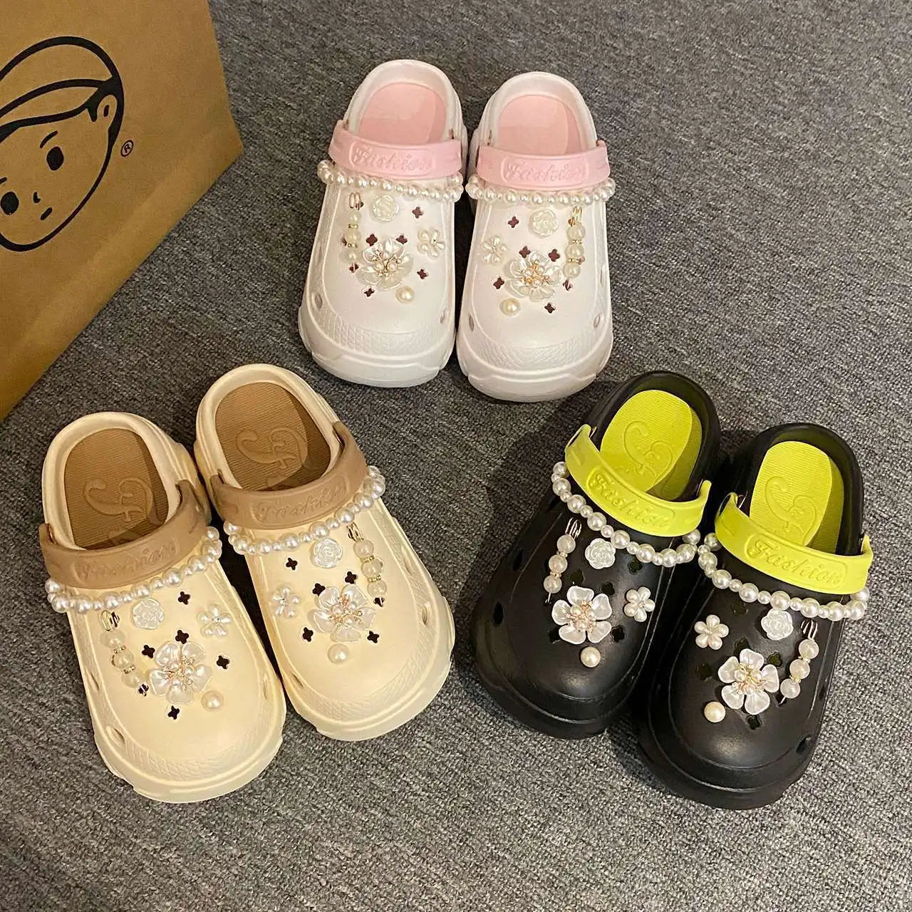 Chunky Platform Sommer-Clogs mit Kunstperlen und Blumenverzierungen