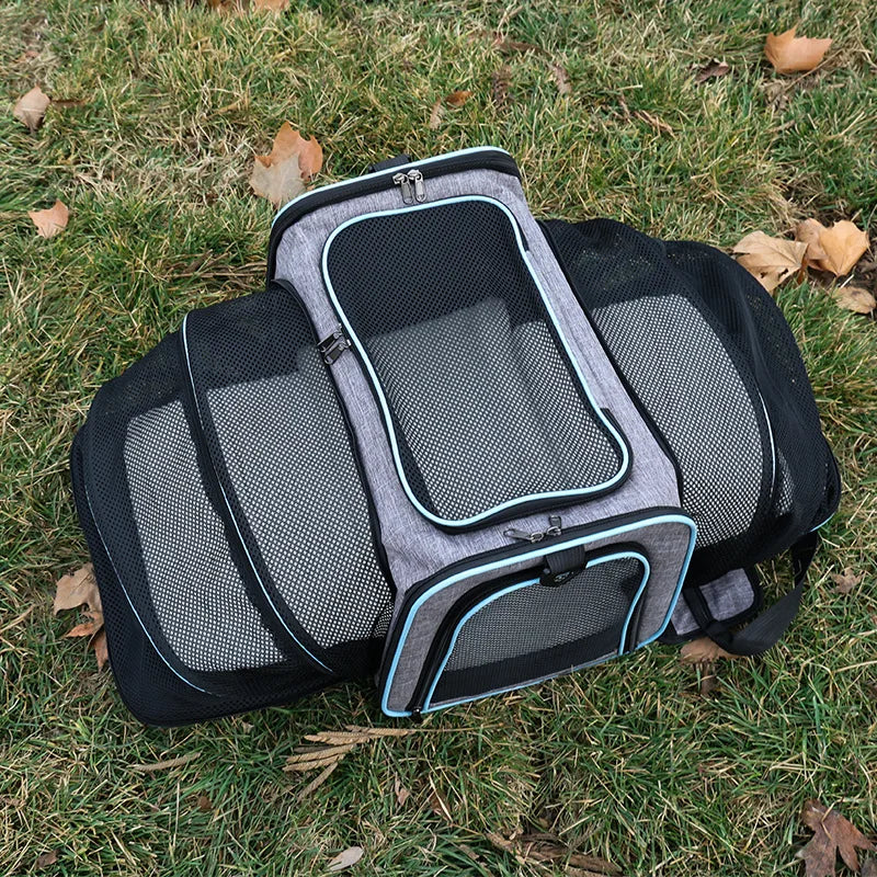 Erweiterbare Haustiertransportbox mit Meshpaneelen und Schultergurt
