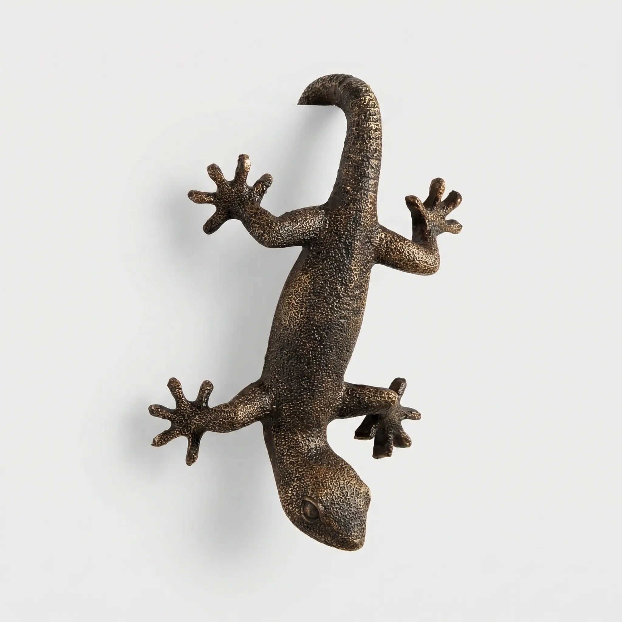 Hängender Gecko Gartenwand-Ornament lebensecht strukturiert bronzetönung