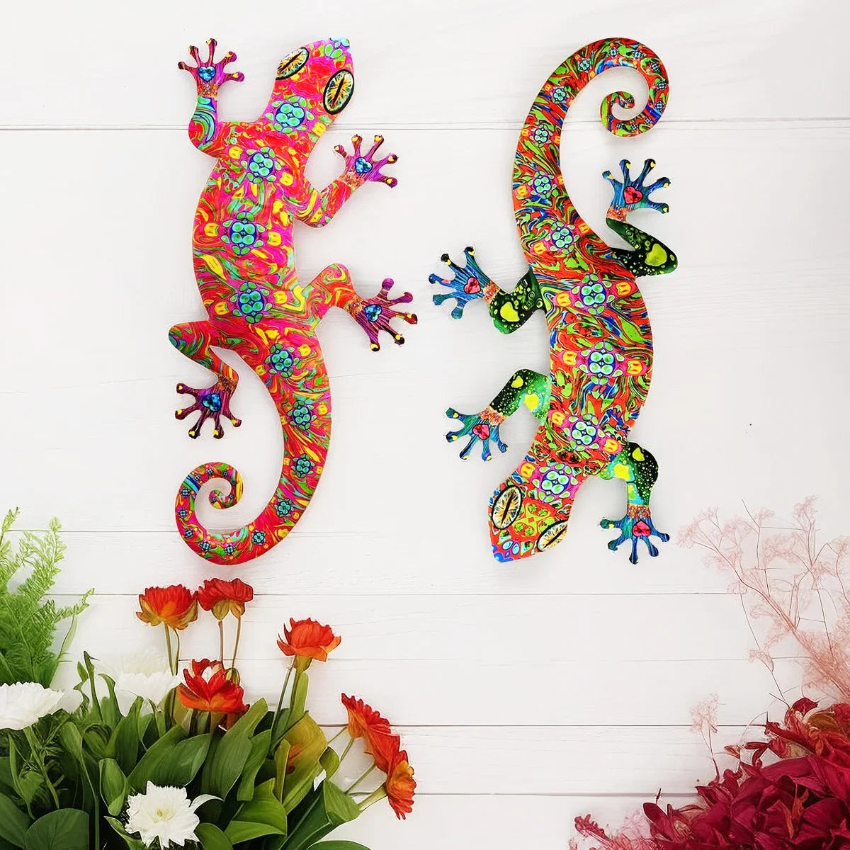 Gecko-Wandskulpturen mit lebendiger Bemalung und Wirbelmuster