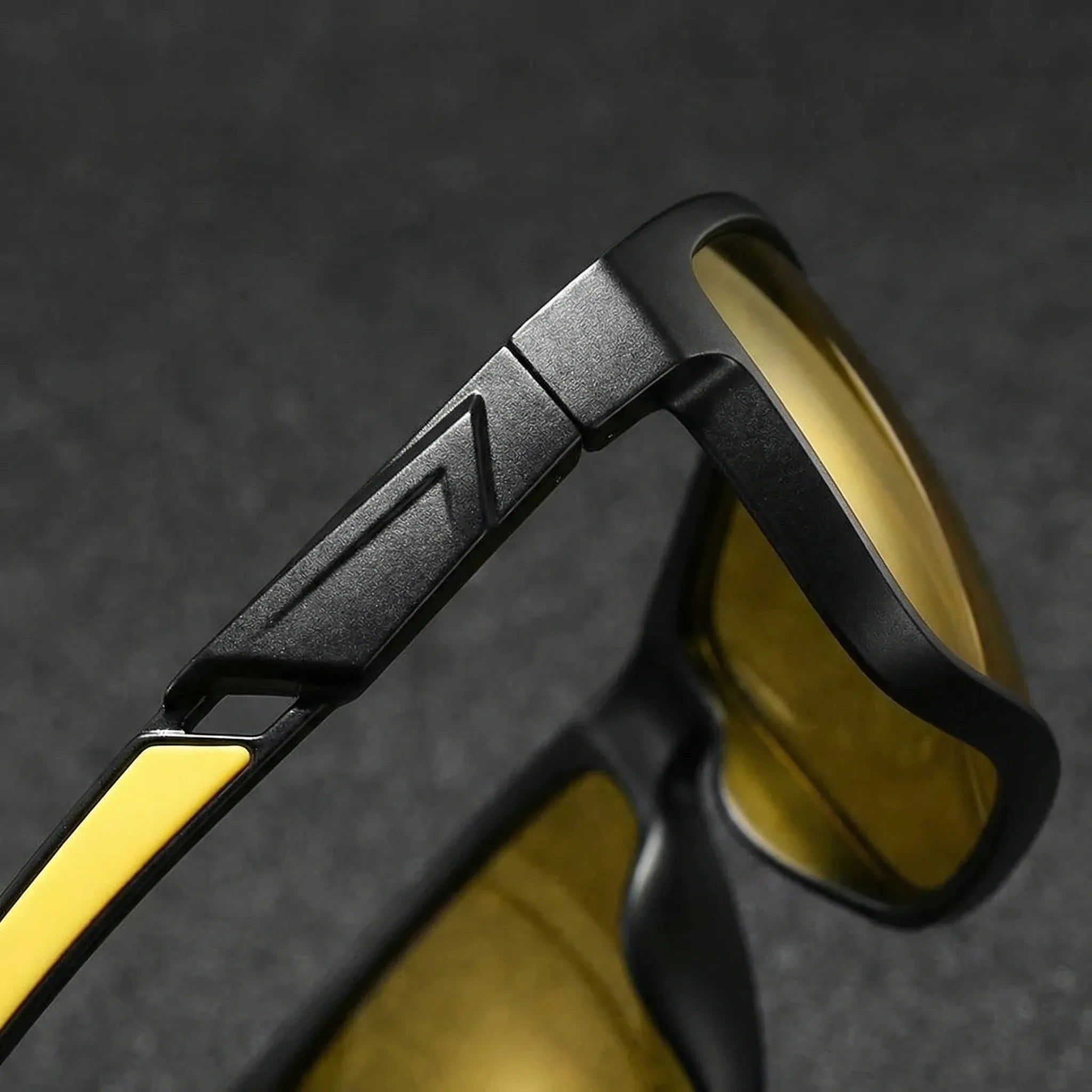 Quadratische Fahrerbrille mit gelben Anti-Blendschutz-Gläsern