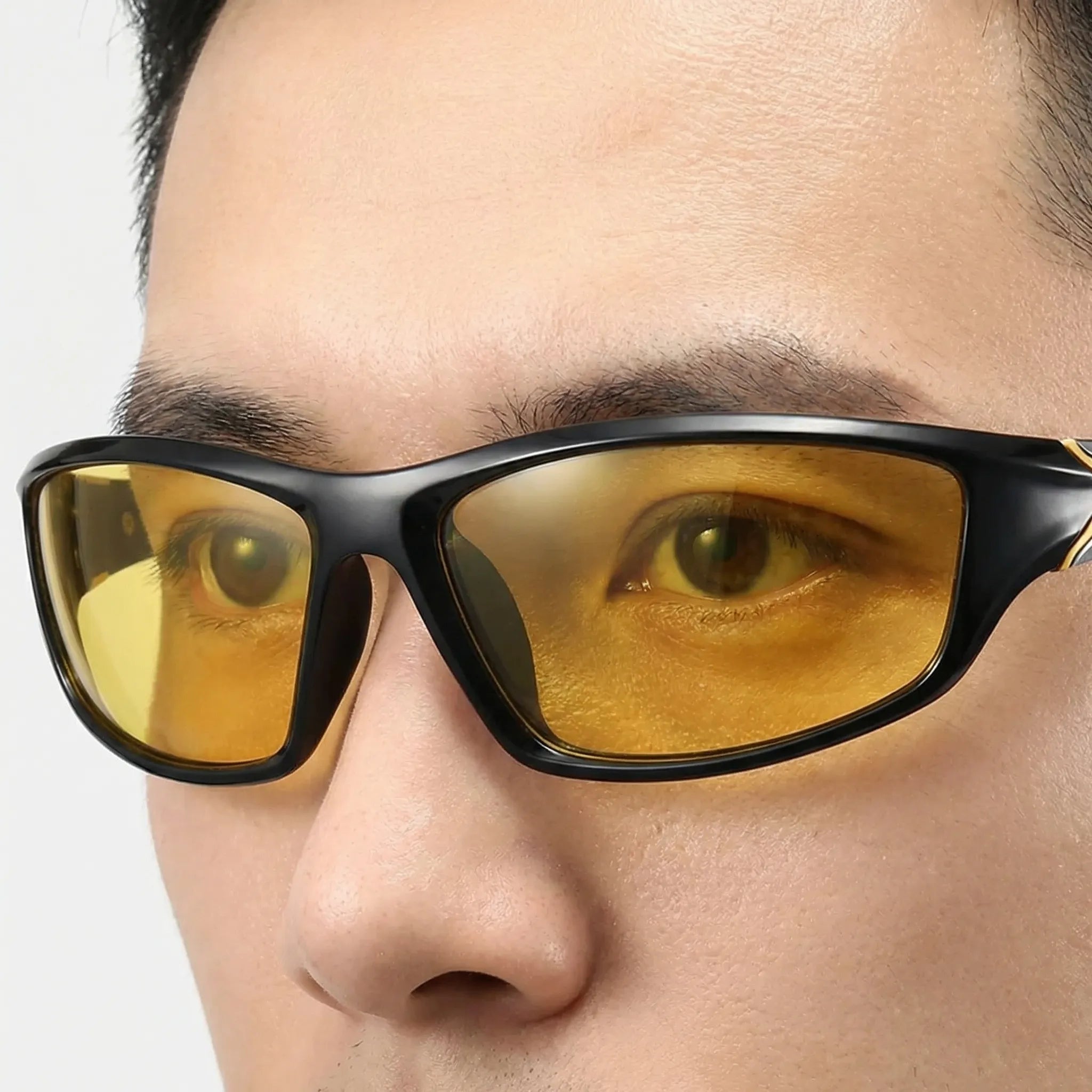 Quadratische Fahrerbrille mit gelben Anti-Blendschutz-Gläsern