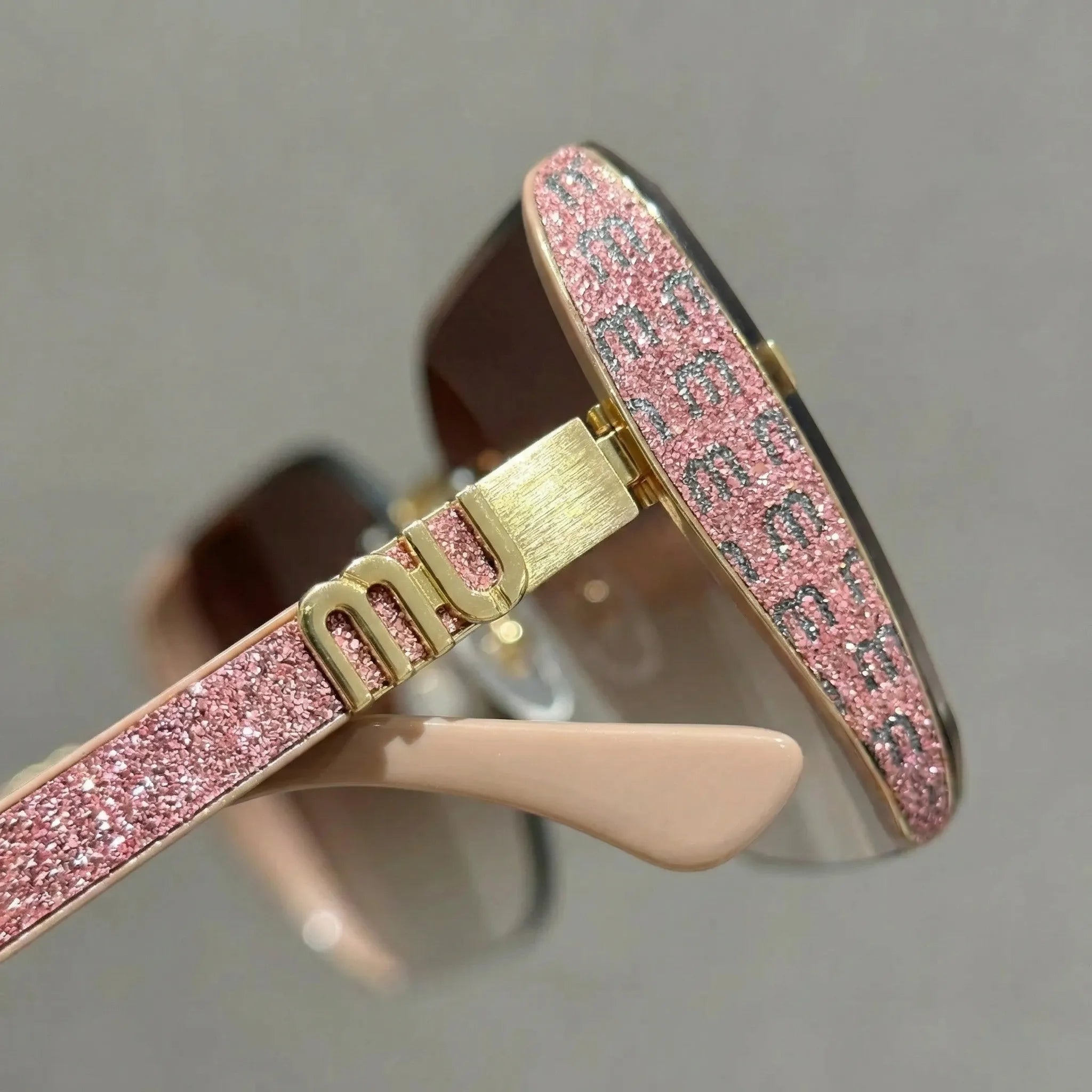 Randlose Sonnenbrille mit Farbverlauf und glitzerbesetzter Brücke