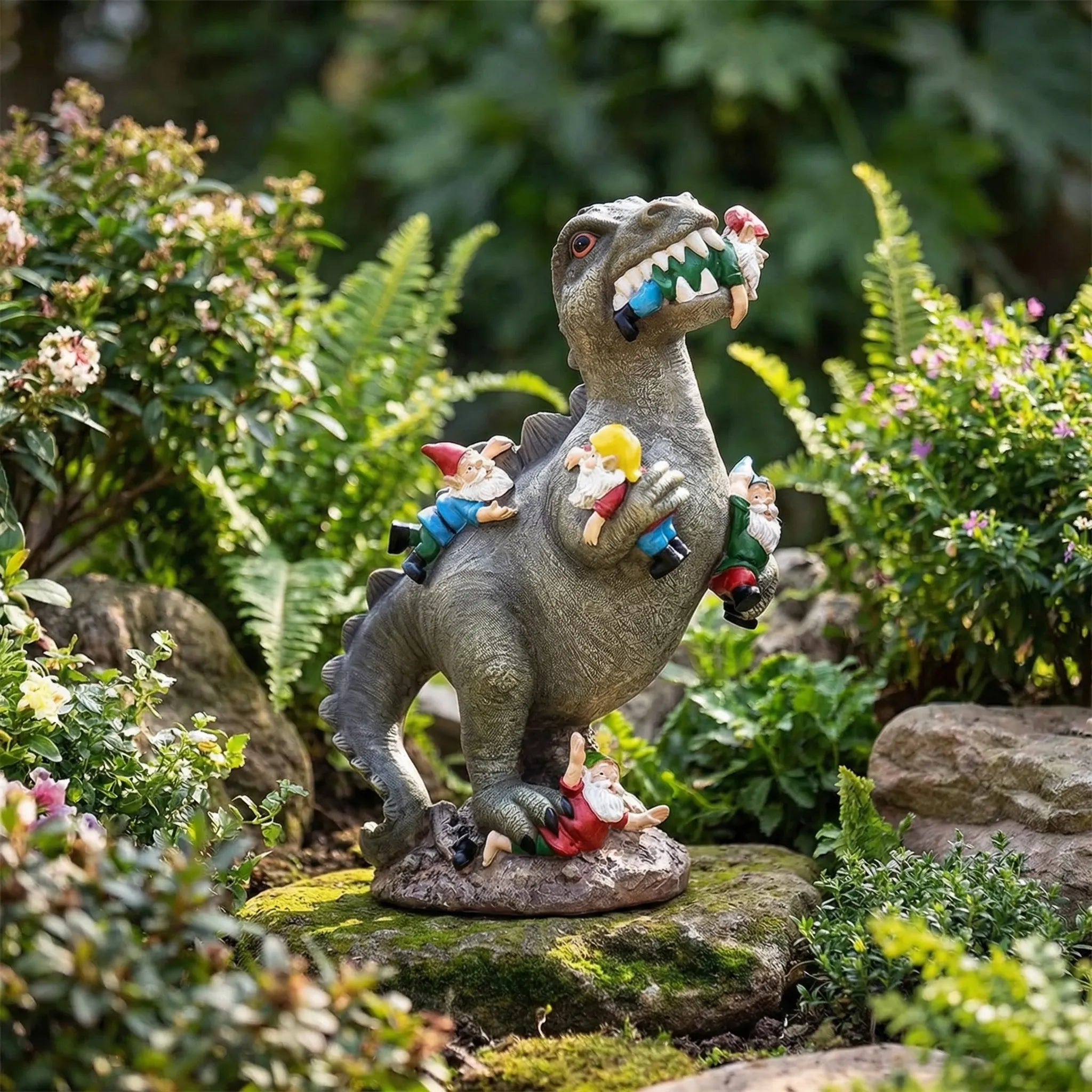 Dinosaurier-Gartenfigur T-Rex mit Zwergen handgemalt witterungsbeständig
