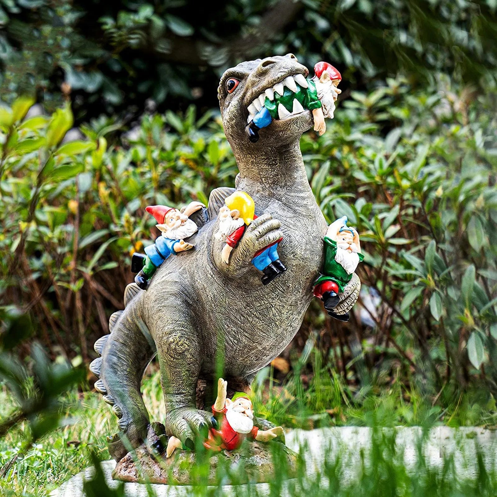 Dinosaurier-Gartenfigur T-Rex mit Zwergen handgemalt witterungsbeständig