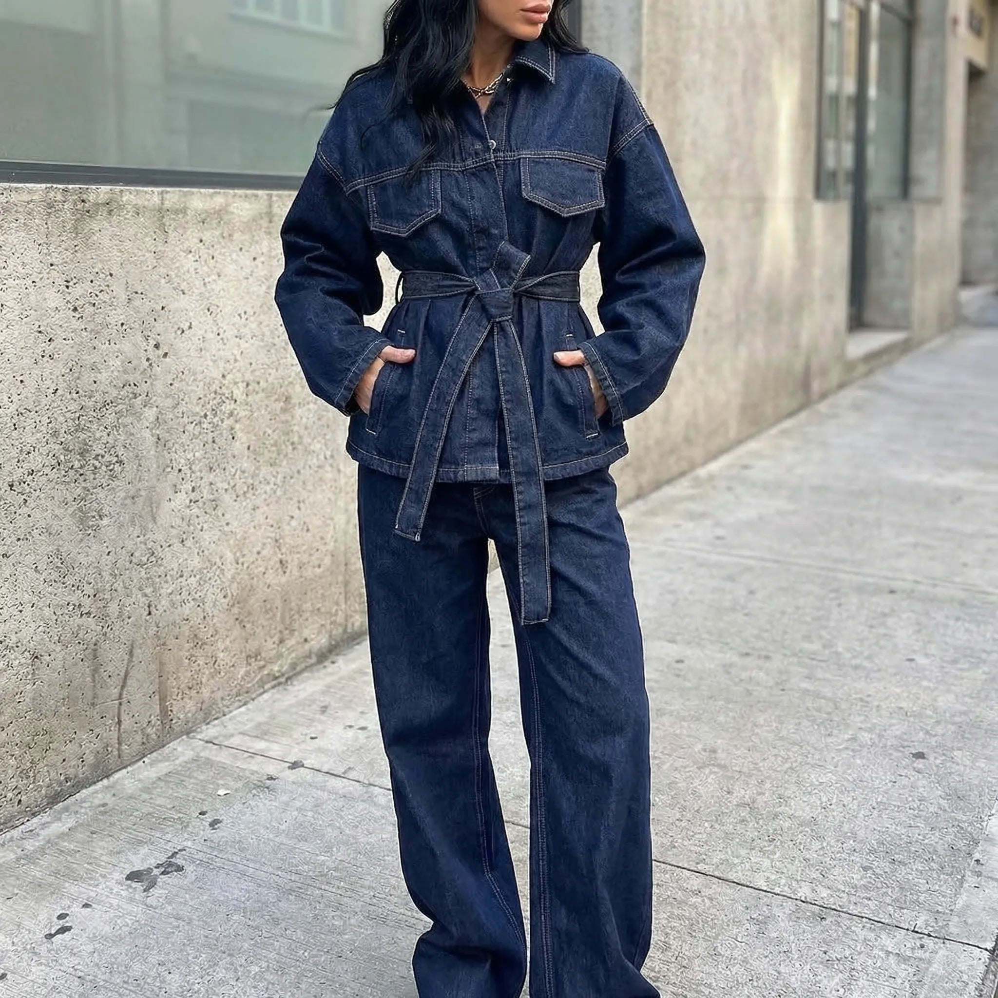 Damen Jeans-Zweiteiler in Indigo mit Gürteljacke und Hose mit weitem Bein