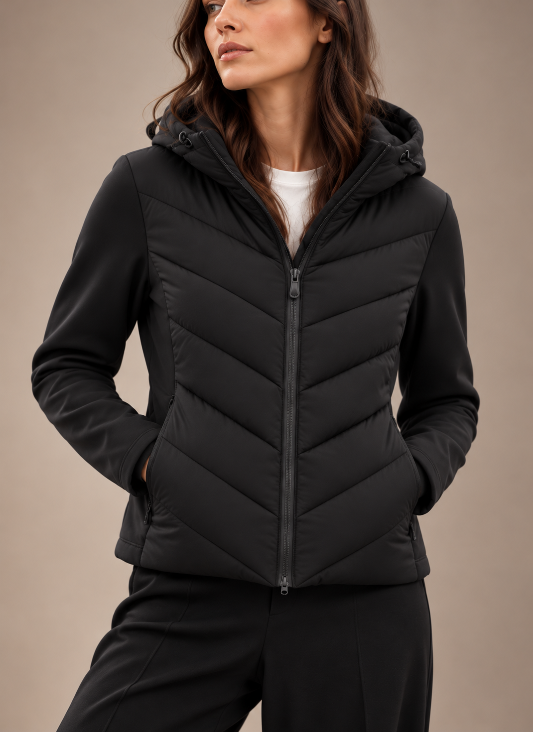 Nordspur | Leichte, gesteppte Damen-Winterjacke mit Kapuze und versteckten Taschen