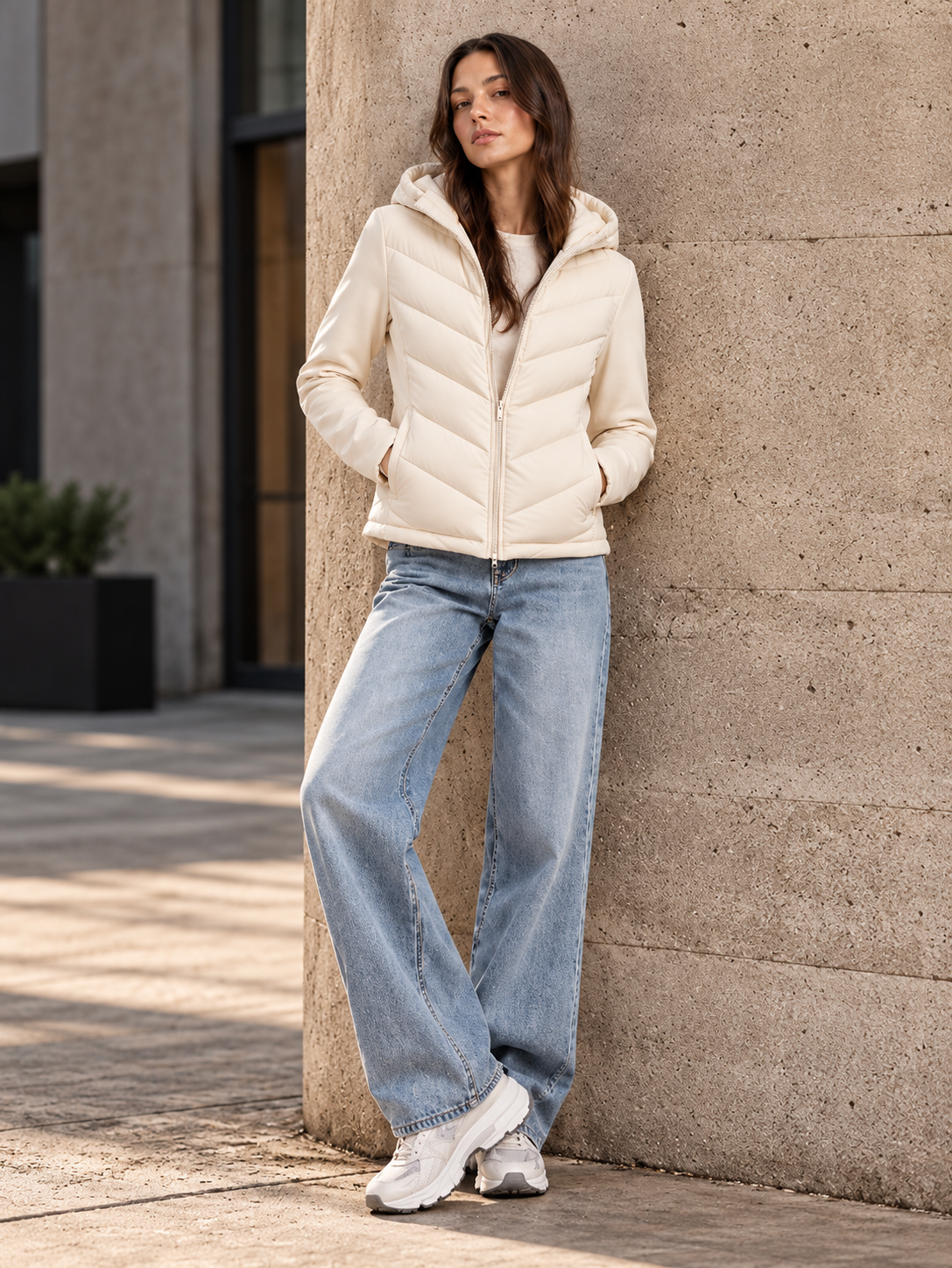 Nordspur | Leichte, gesteppte Damen-Winterjacke mit Kapuze und versteckten Taschen