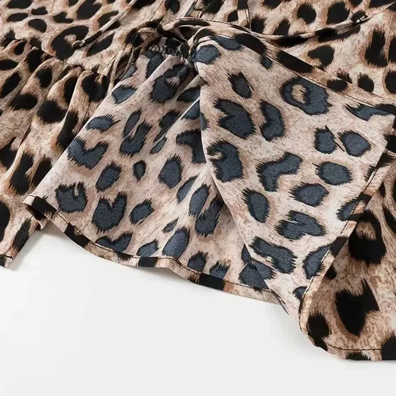 Leopardenmuster Crop Top geraffter Silhouette Puffärmel Rüschensaum