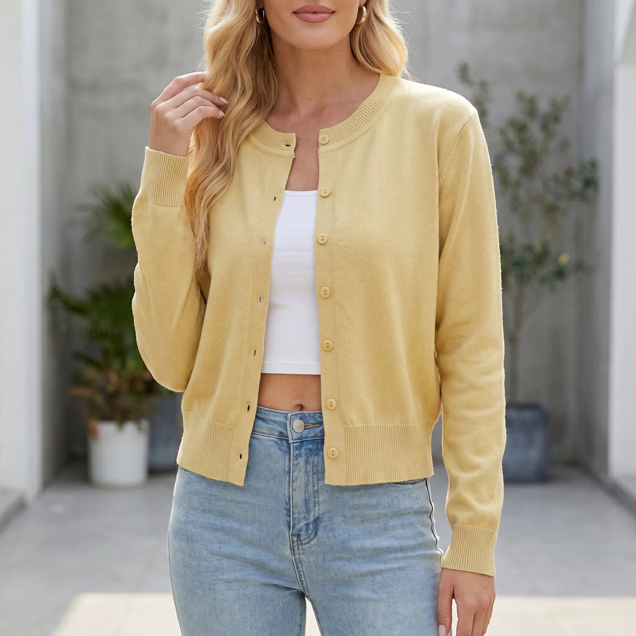 Damen-Strickjacke mit Langarm, Rundhalsausschnitt und gerippten Manschetten