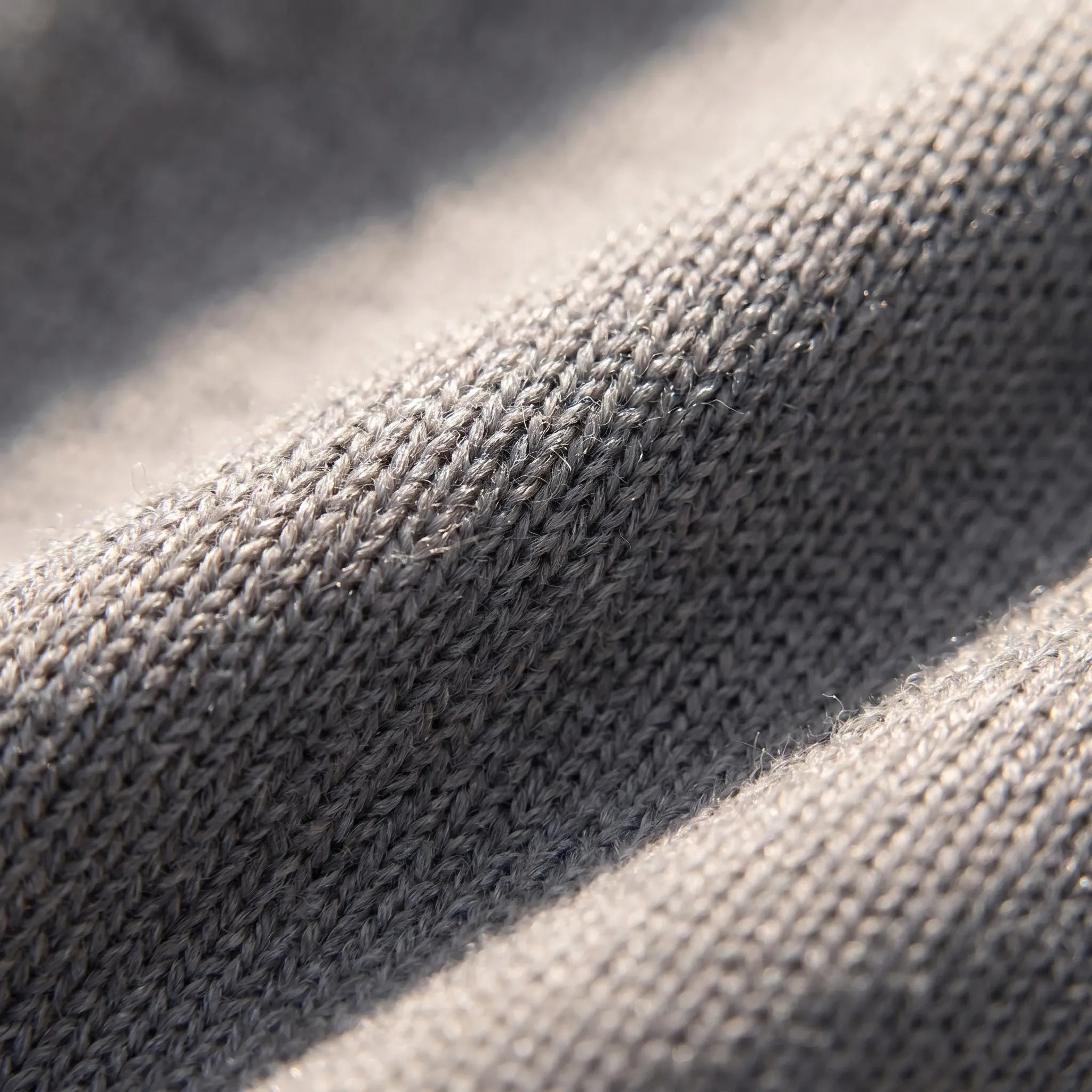 Damen-Strickjacke mit Langarm, Rundhalsausschnitt und gerippten Manschetten