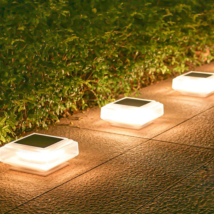 Nordspur | Lumivane Solar-Powered Outdoor Post Cap Light