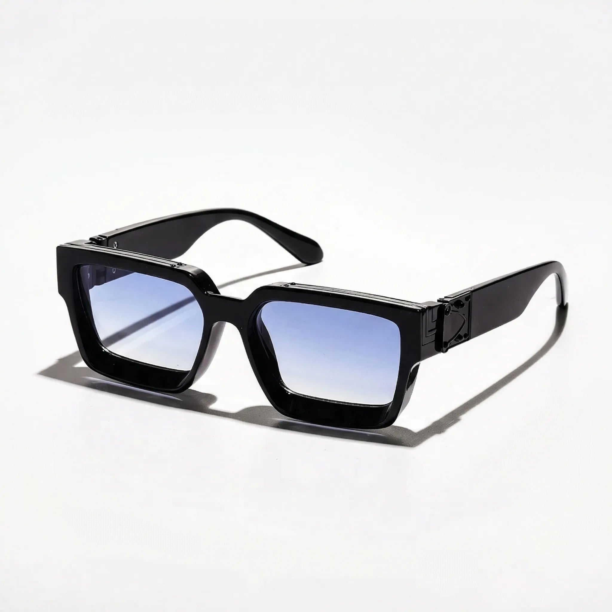 Übergroße quadratische Sonnenbrille mit poliertem Rahmen