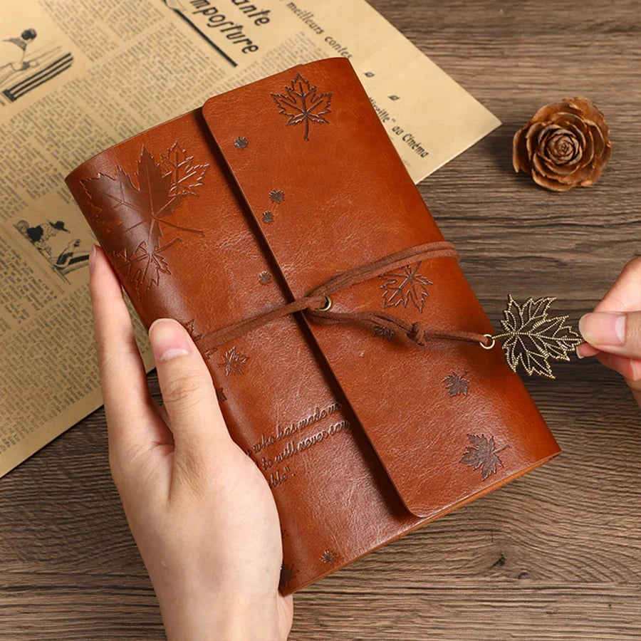 Vintage-Reisetagebuch mit abnehmbarem Spiralbinder und klaren Taschen
