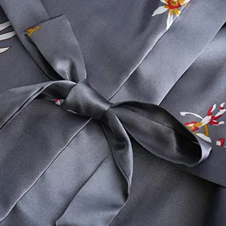 Kurzer Kimono-Morgenmantel Blumenmuster elegant seidenartig