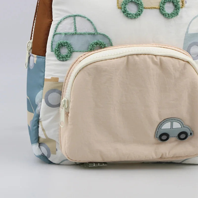 Leichter Canvas-Kinderrucksack mit gepolsterten Schultergurten und Auto-Motiv