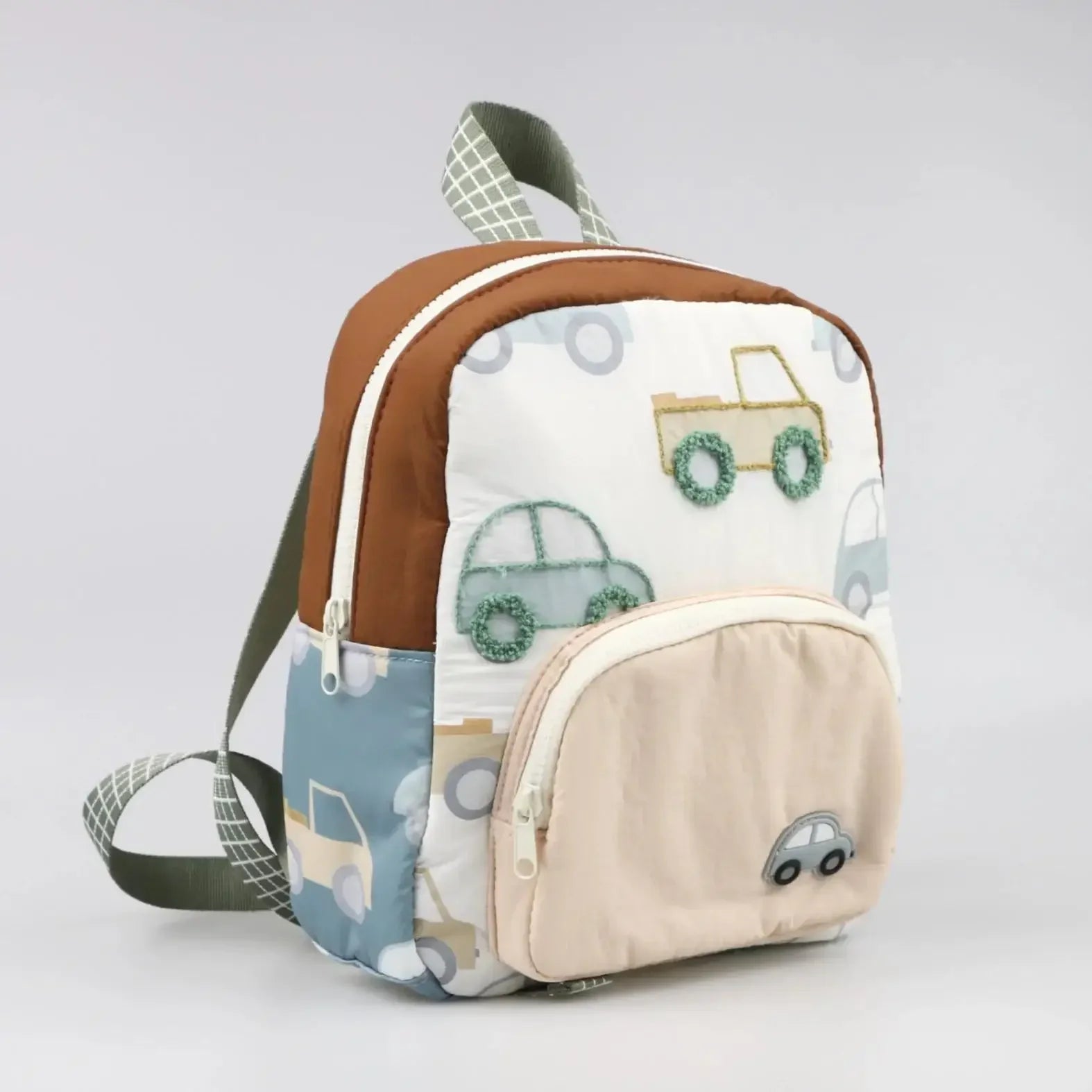 Leichter Canvas-Kinderrucksack mit gepolsterten Schultergurten und Auto-Motiv