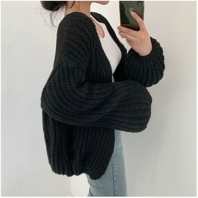 Kurze Poncho-Strickjacke mit strukturiertem Strick und offener Vorderseite
