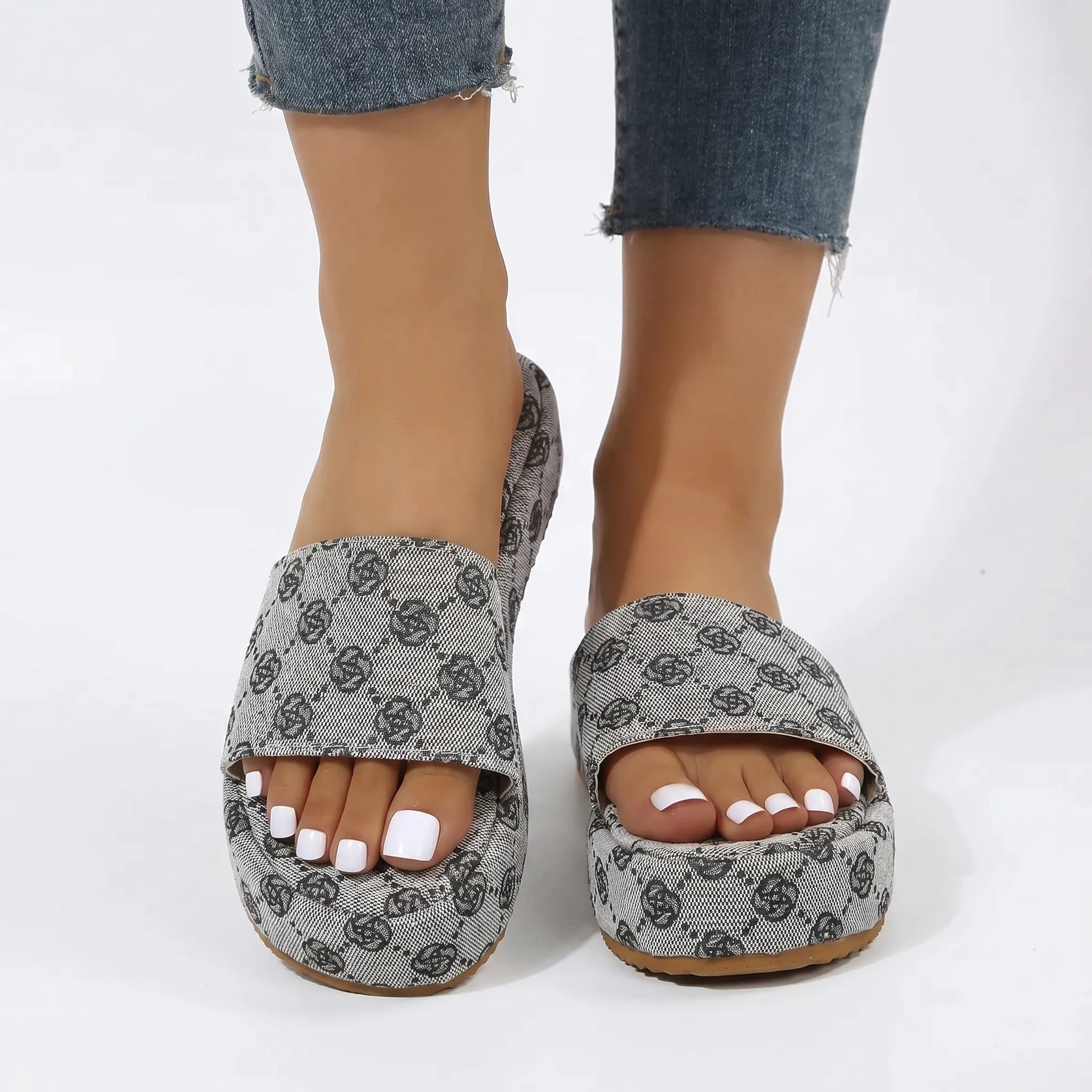 Flache Slide-Sandalen mit gemustertem breitem Riemen offene Zehen