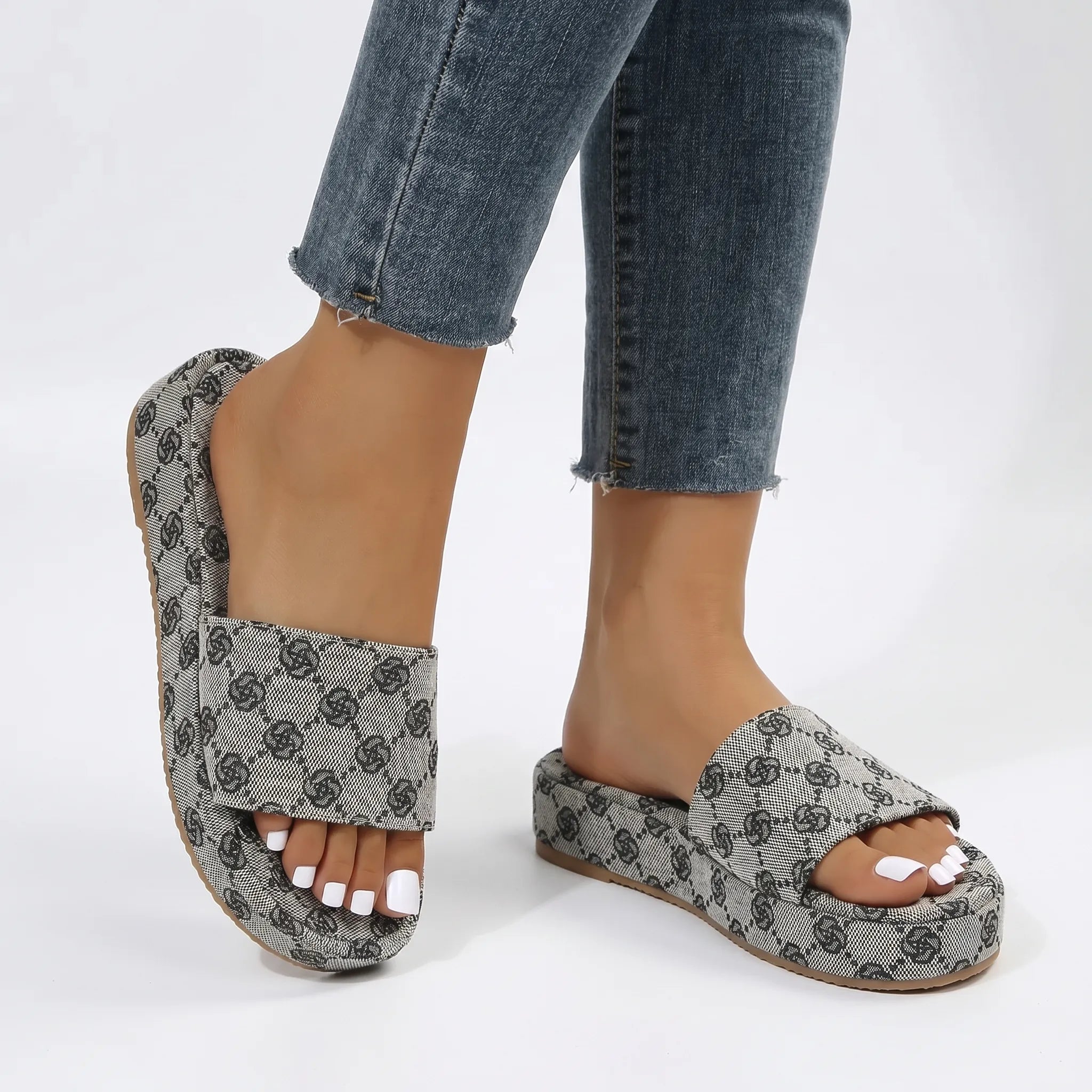 Flache Slide-Sandalen mit gemustertem breitem Riemen offene Zehen