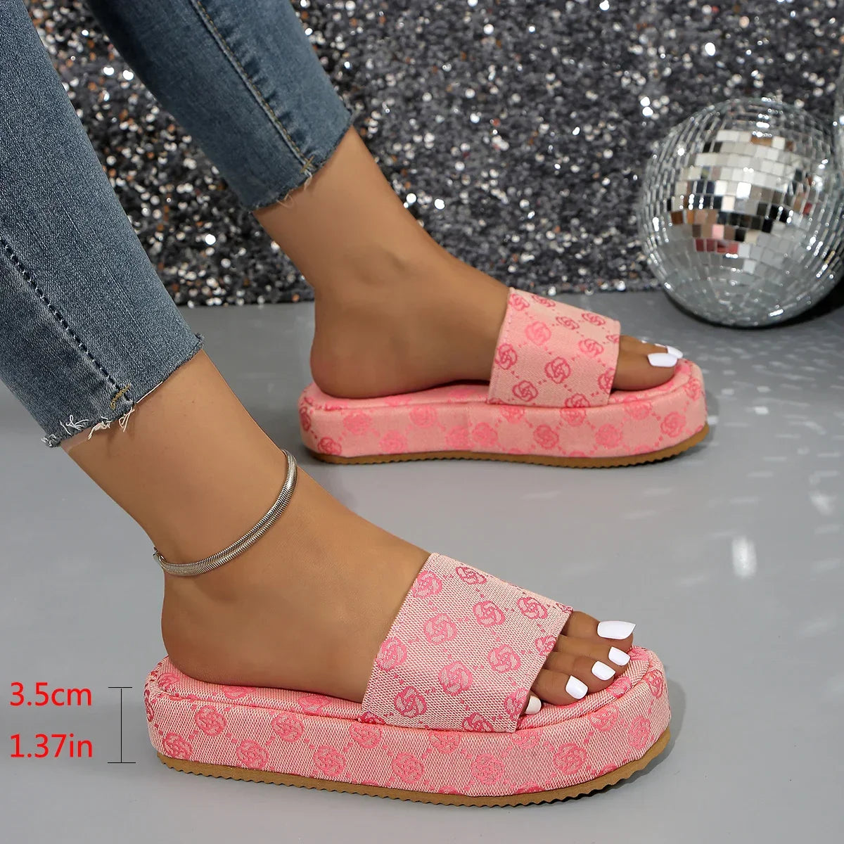 Flache Slide-Sandalen mit gemustertem breitem Riemen offene Zehen