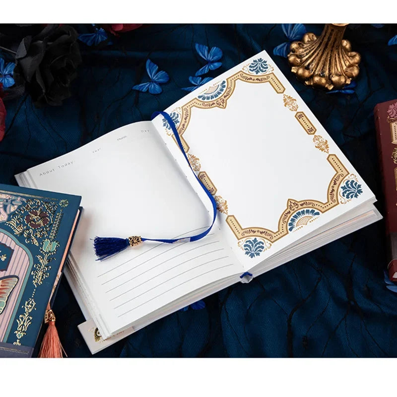Hardcover-Notizbuch mit Schmetterlingsillustration und metallischen Akzenten