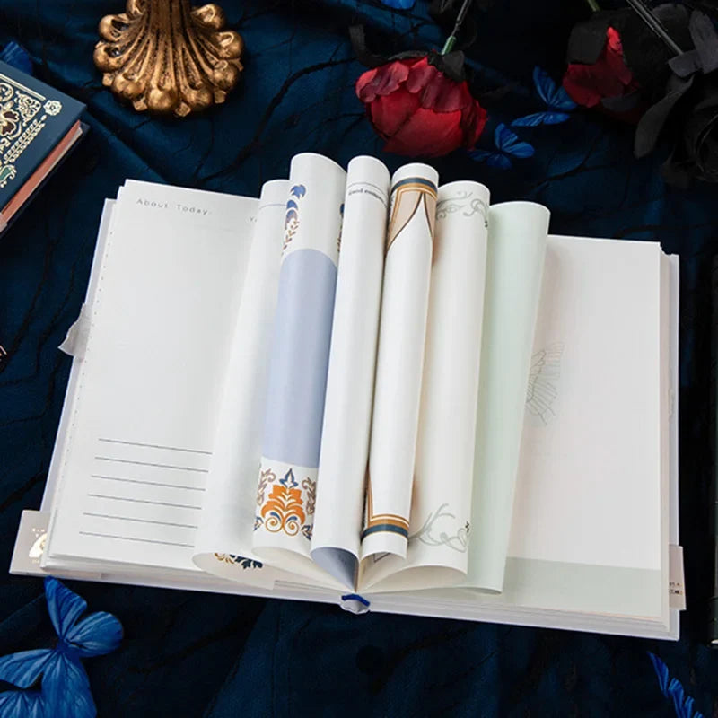Hardcover-Notizbuch mit Schmetterlingsillustration und metallischen Akzenten