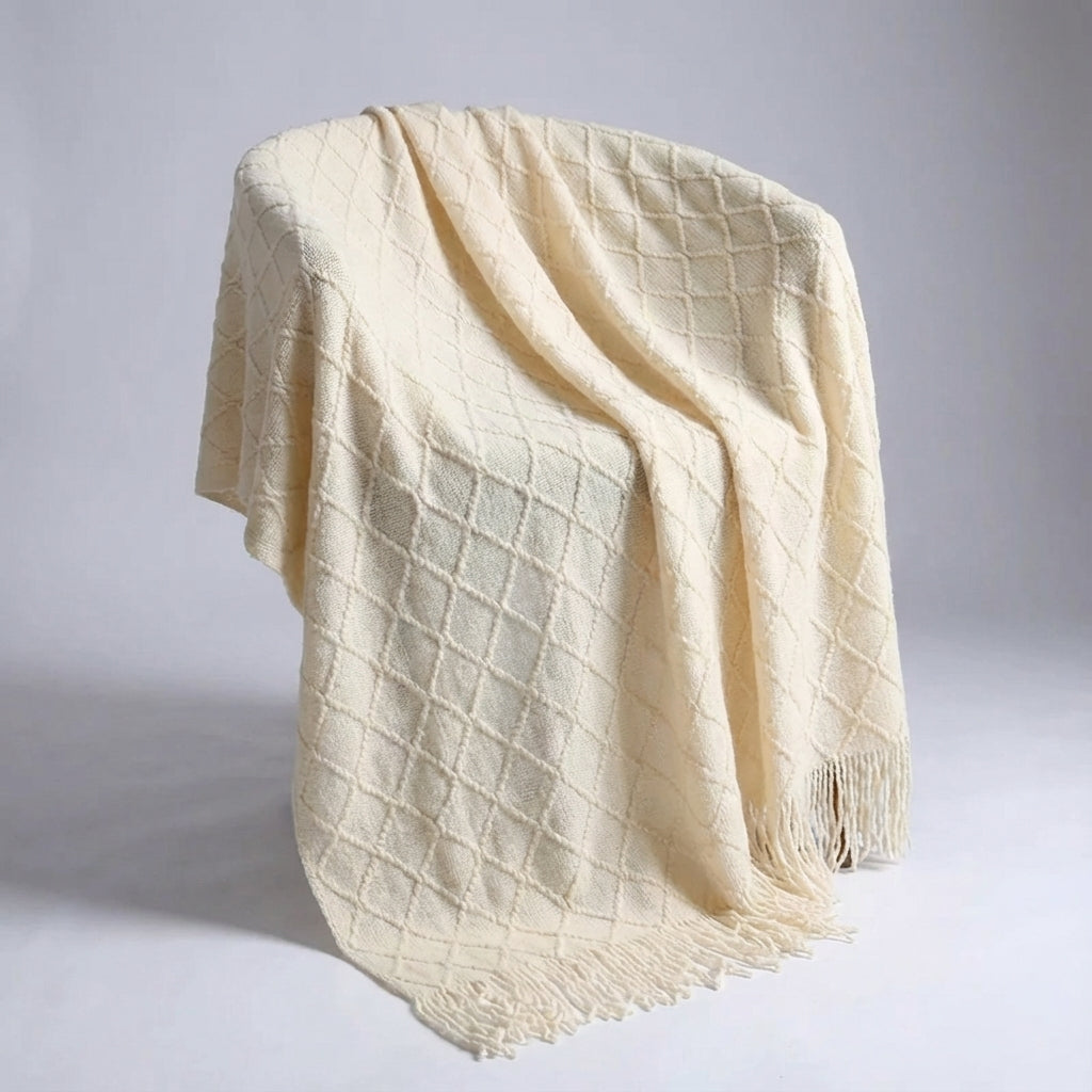 Übergroße Strickwurfdecke mit Quastenkanten und strukturiertem Gewebe