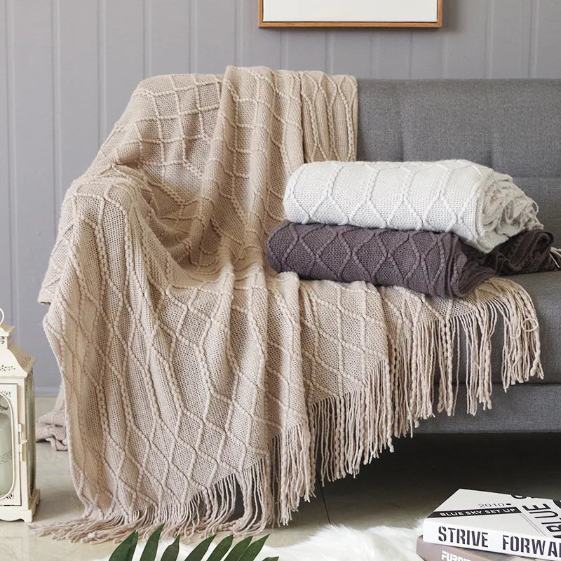Übergroße Strickwurfdecke mit Quastenkanten und strukturiertem Gewebe