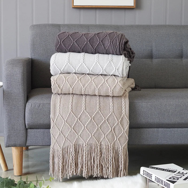 Übergroße Strickwurfdecke mit Quastenkanten und strukturiertem Gewebe