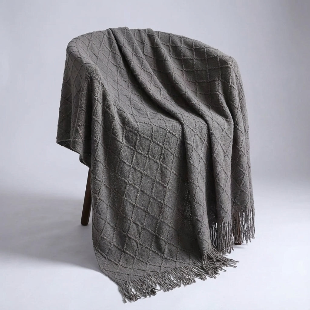 Übergroße Strickwurfdecke mit Quastenkanten und strukturiertem Gewebe