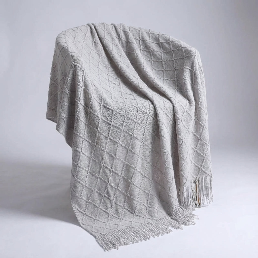 Übergroße Strickwurfdecke mit Quastenkanten und strukturiertem Gewebe