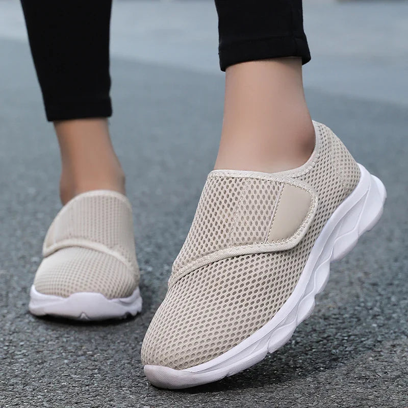 Weitschafts-Gehschuh mit geräumiger Zehenbox und atmungsaktivem Mesh-Schaft
