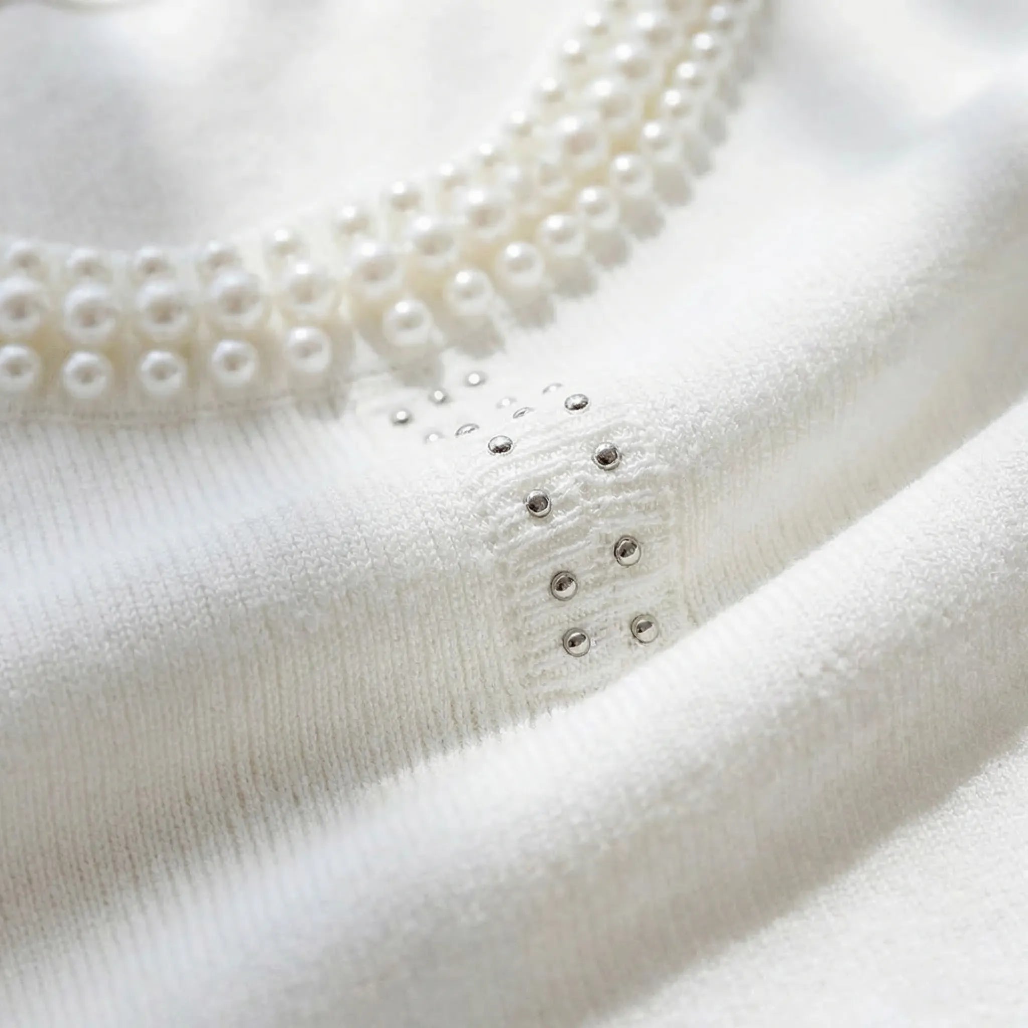 Ärmellose Strickweste Perlenbesatz elegant Feinstrick Sommer
