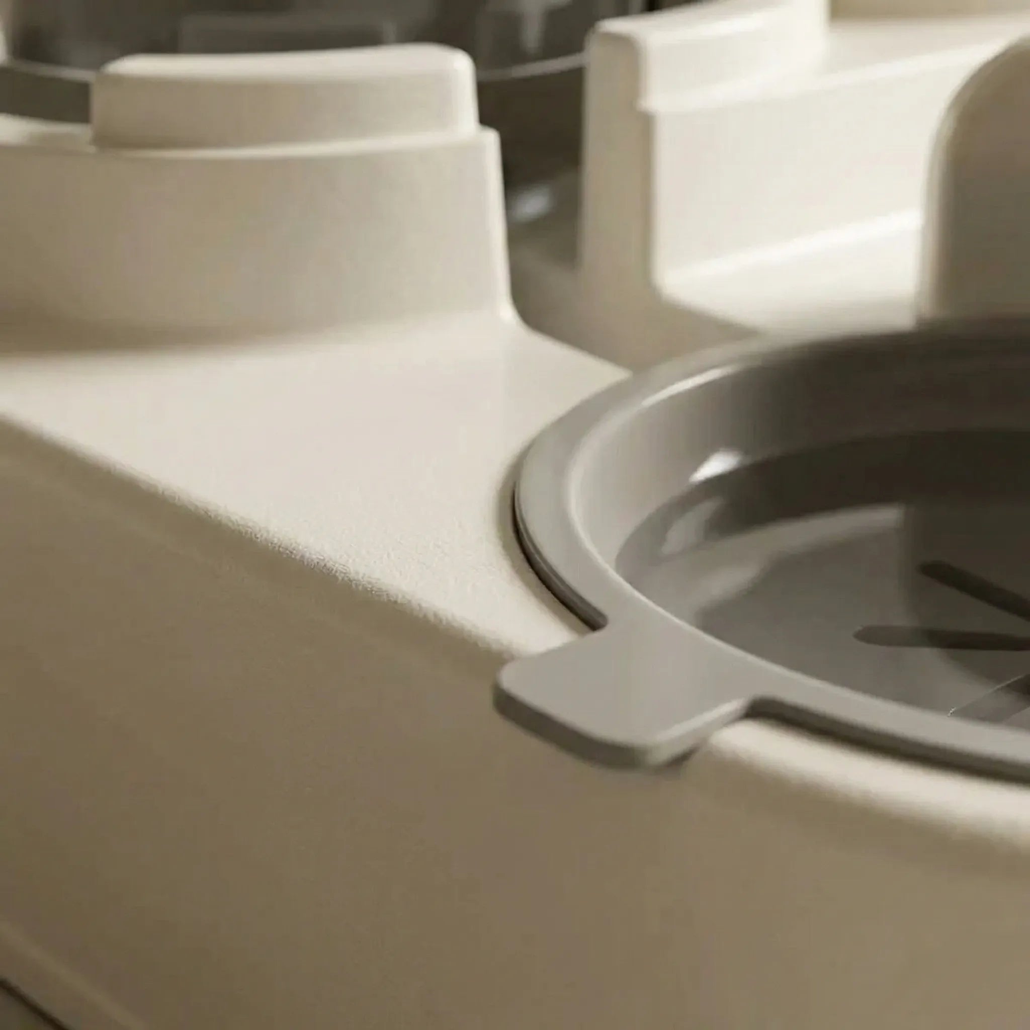 Automatischer Futter- und Wasserspender für Haustiere, schwerkraftgesteuert
