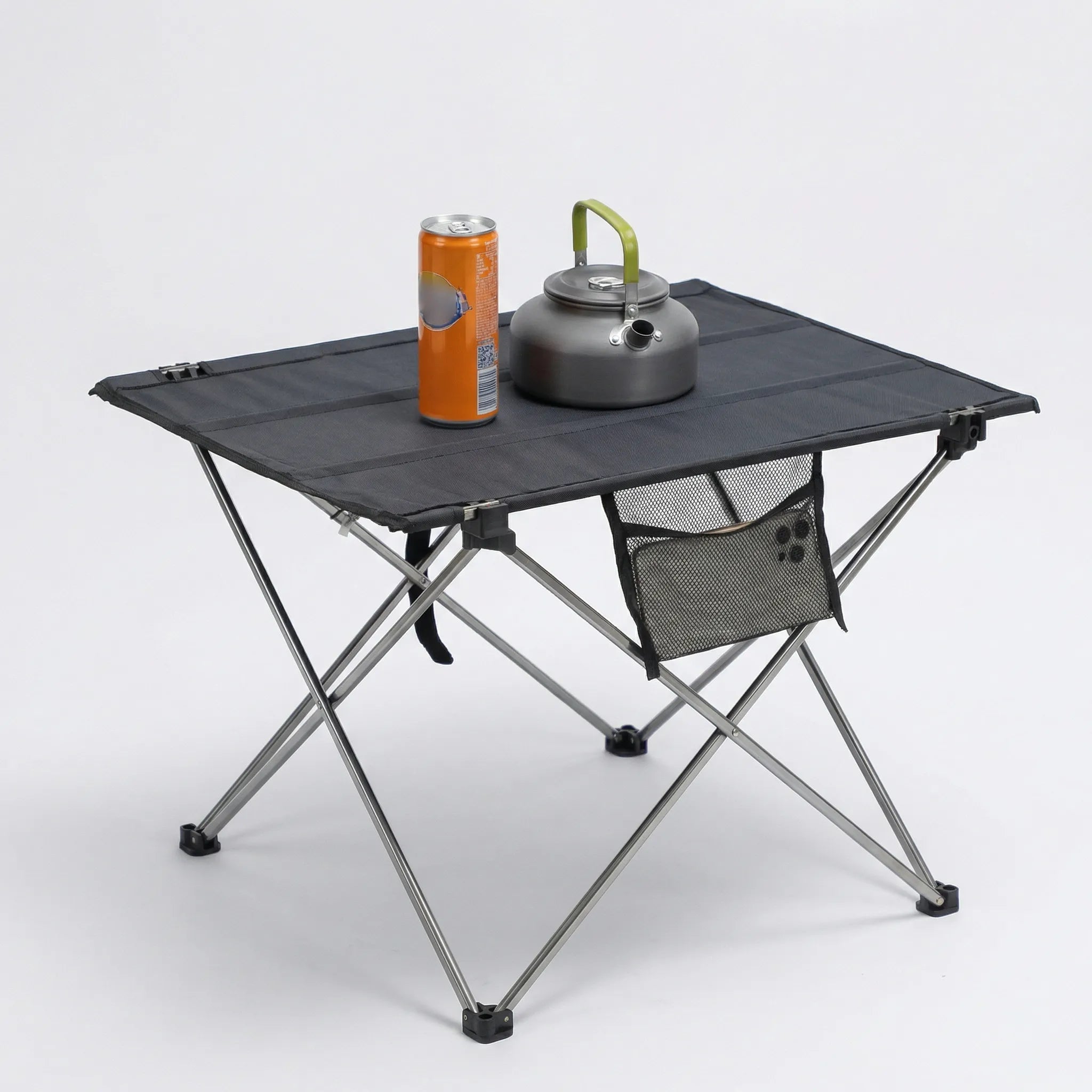 Klappbarer Campingtisch mit Kreuzbein-Rahmen und Netzwerktasche