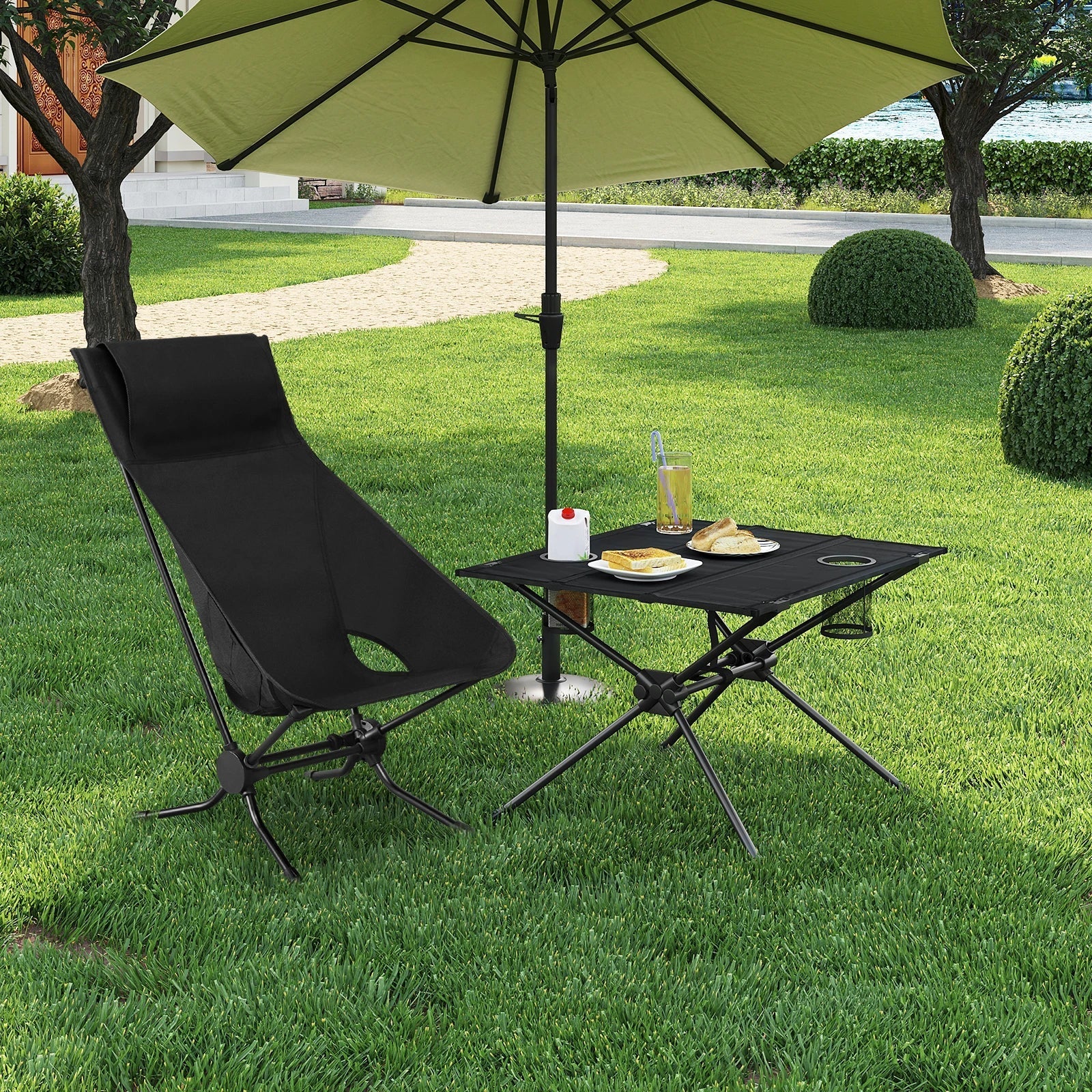 Picknick-Klapptisch mit integrierten Bechern und Tragetasche