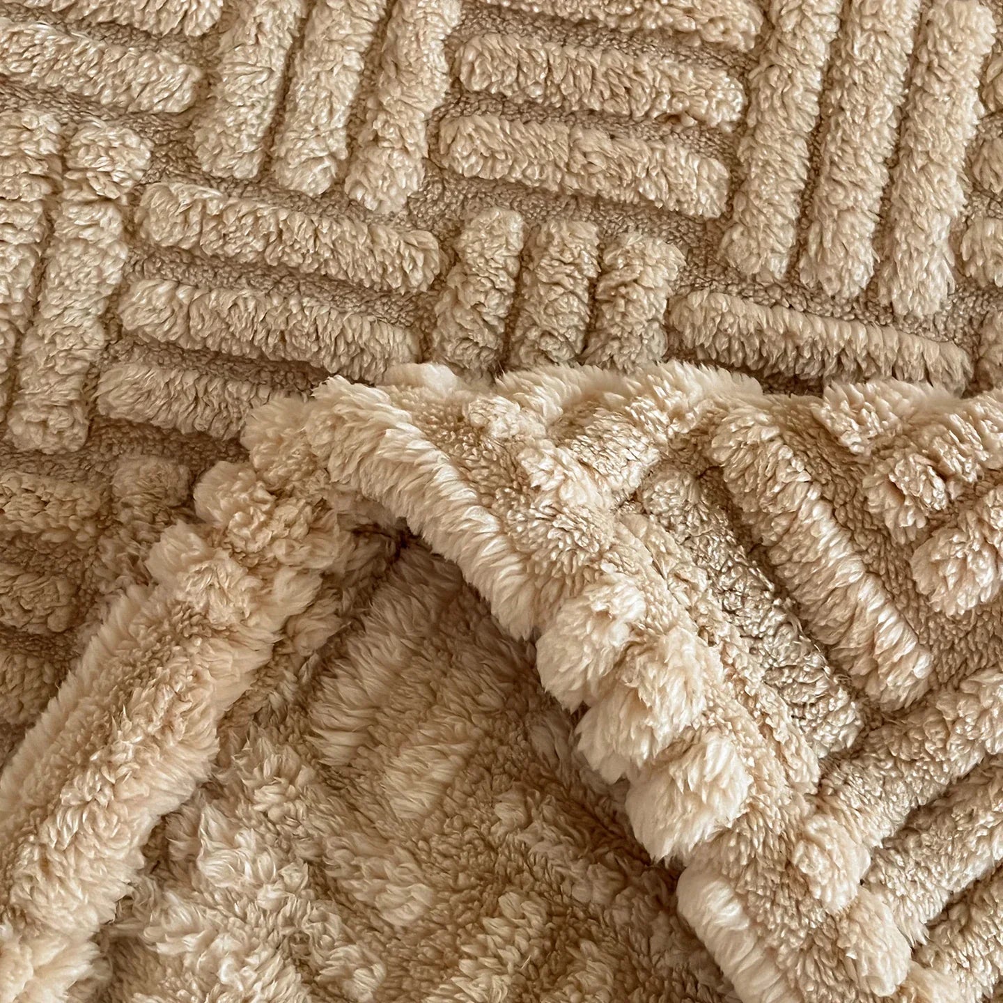 Wurfdecke mit wolkenweicher Jacquard-Textur und geometrischem Design