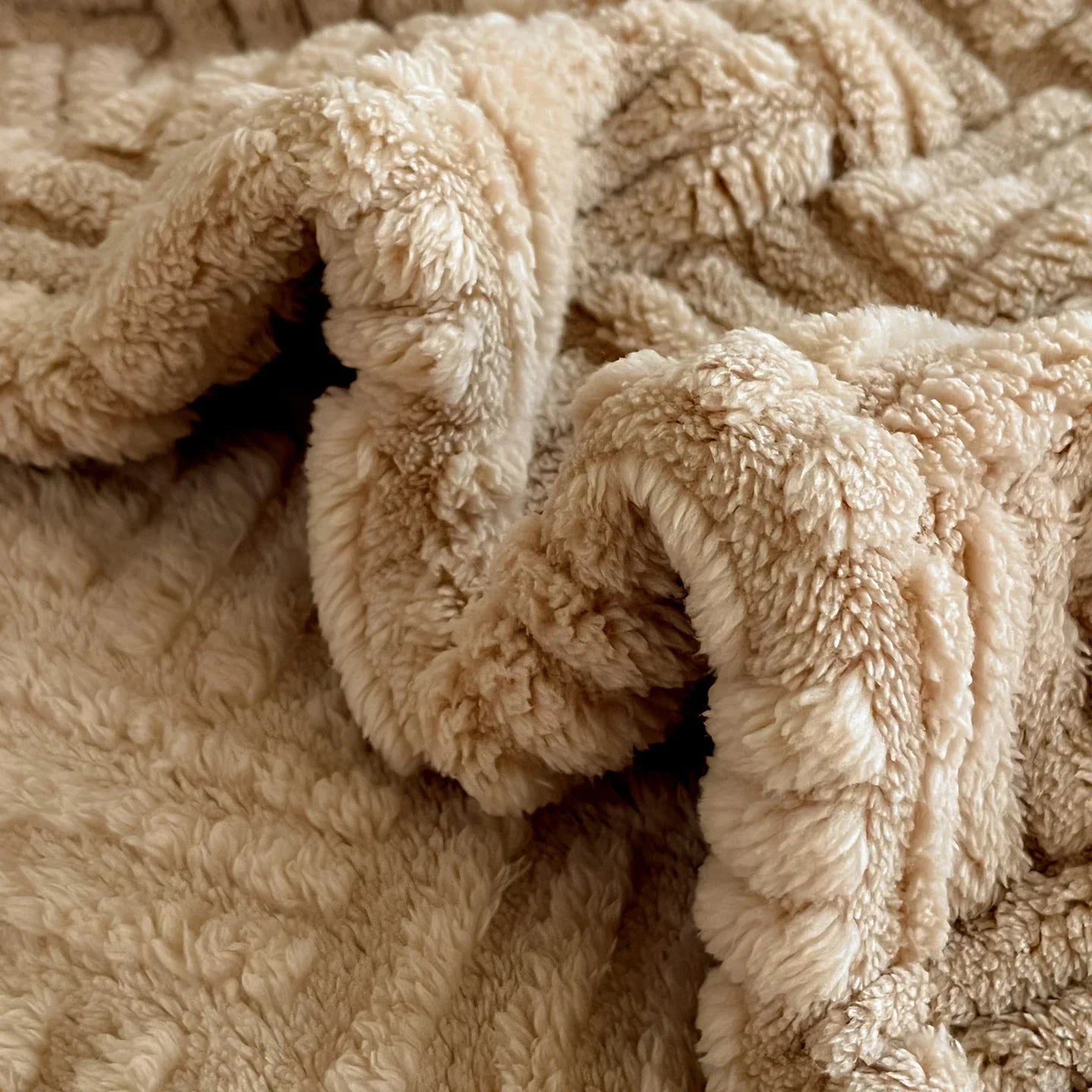 Wurfdecke mit wolkenweicher Jacquard-Textur und geometrischem Design
