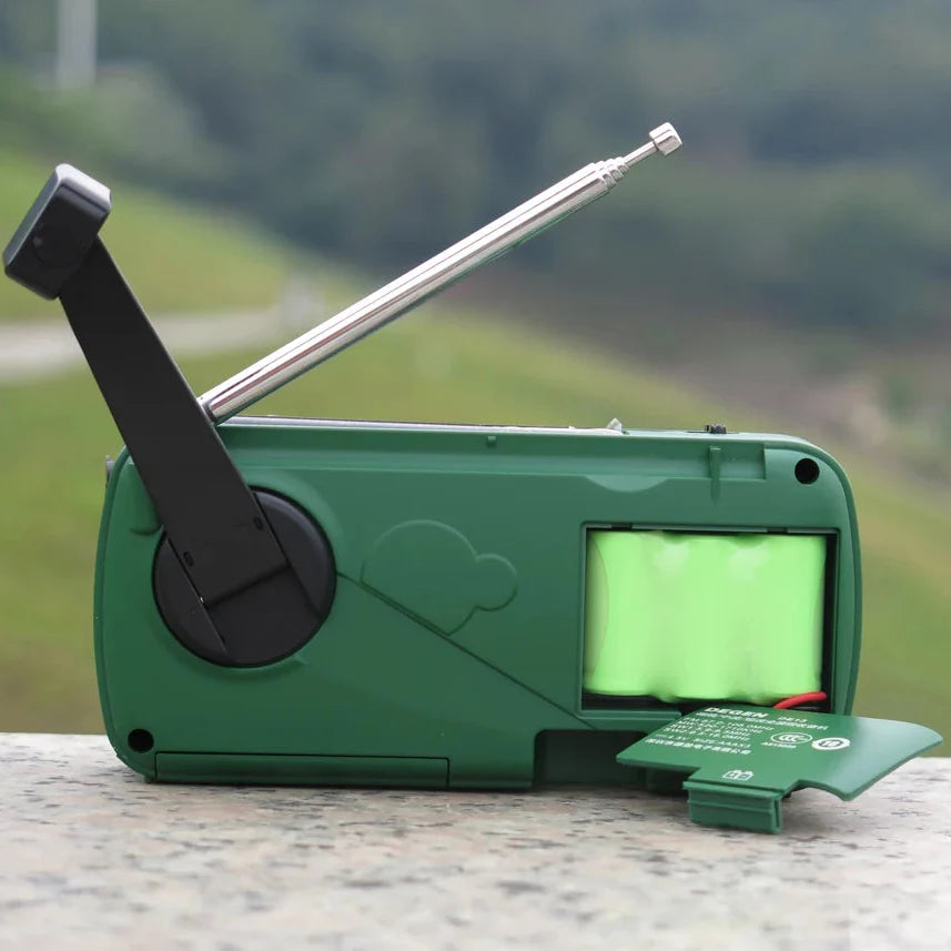 Notfallradio mit Handkurbel Akkuladung und integrierter Taschenlampe