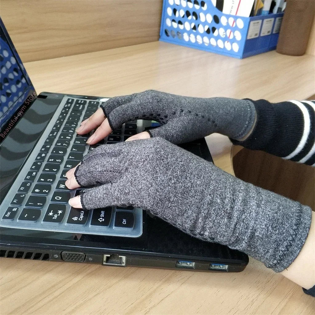 Fingerlose Kompressionshandschuhe bei Arthritis und Handgelenkschmerzen