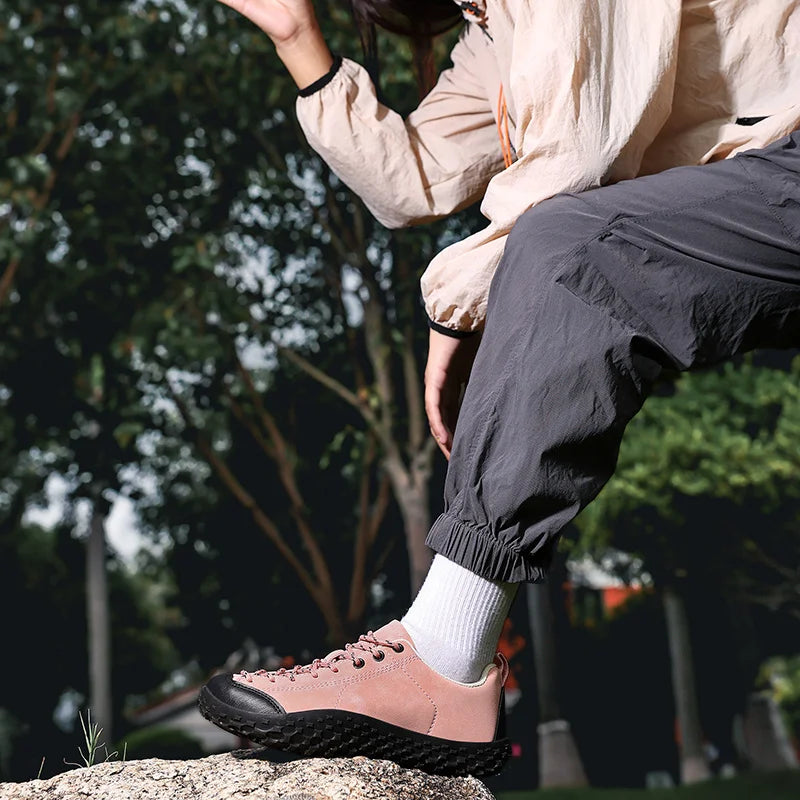 Wanderschuhe Weitpassform rutschfest mit gemusterter Griffsohle