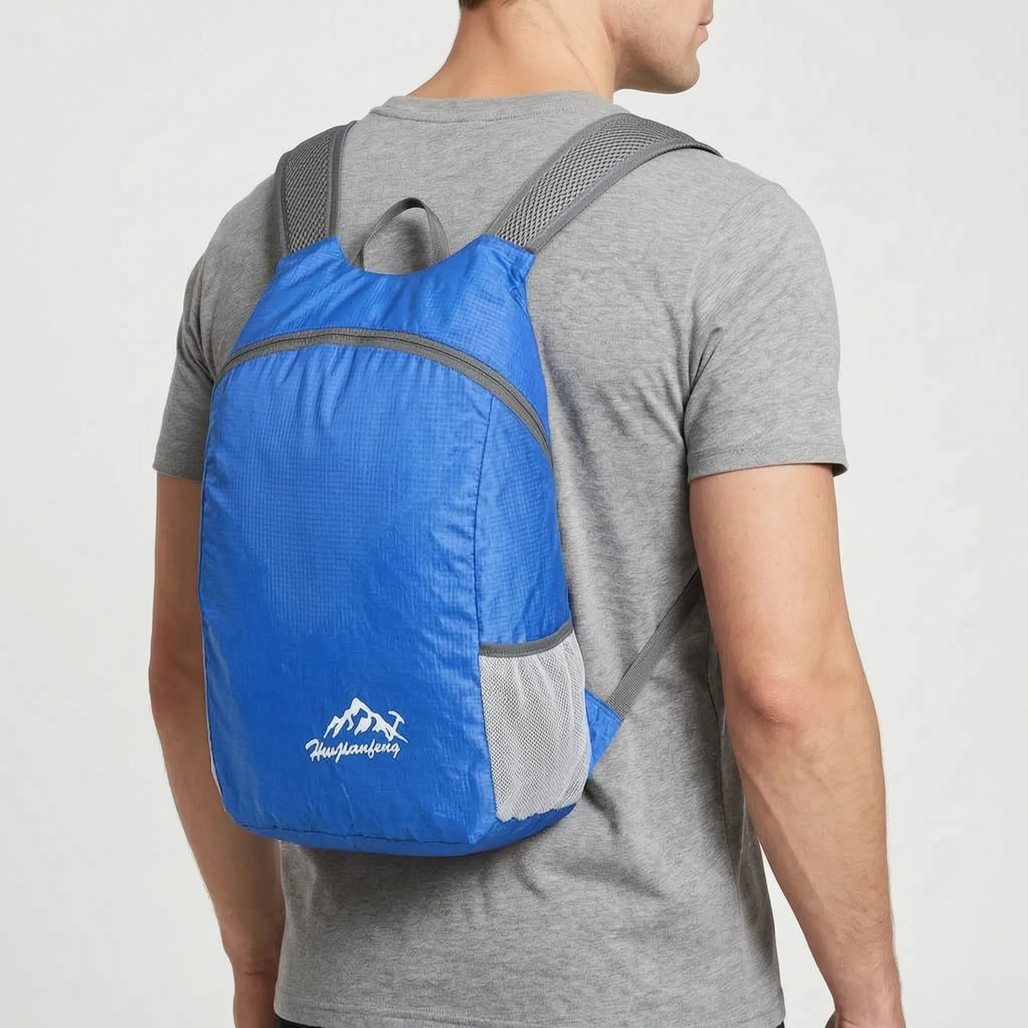 Faltbarer Tagesrucksack mit wasserabweisender Außenschale und belüfteten Mesh-Schultergurten