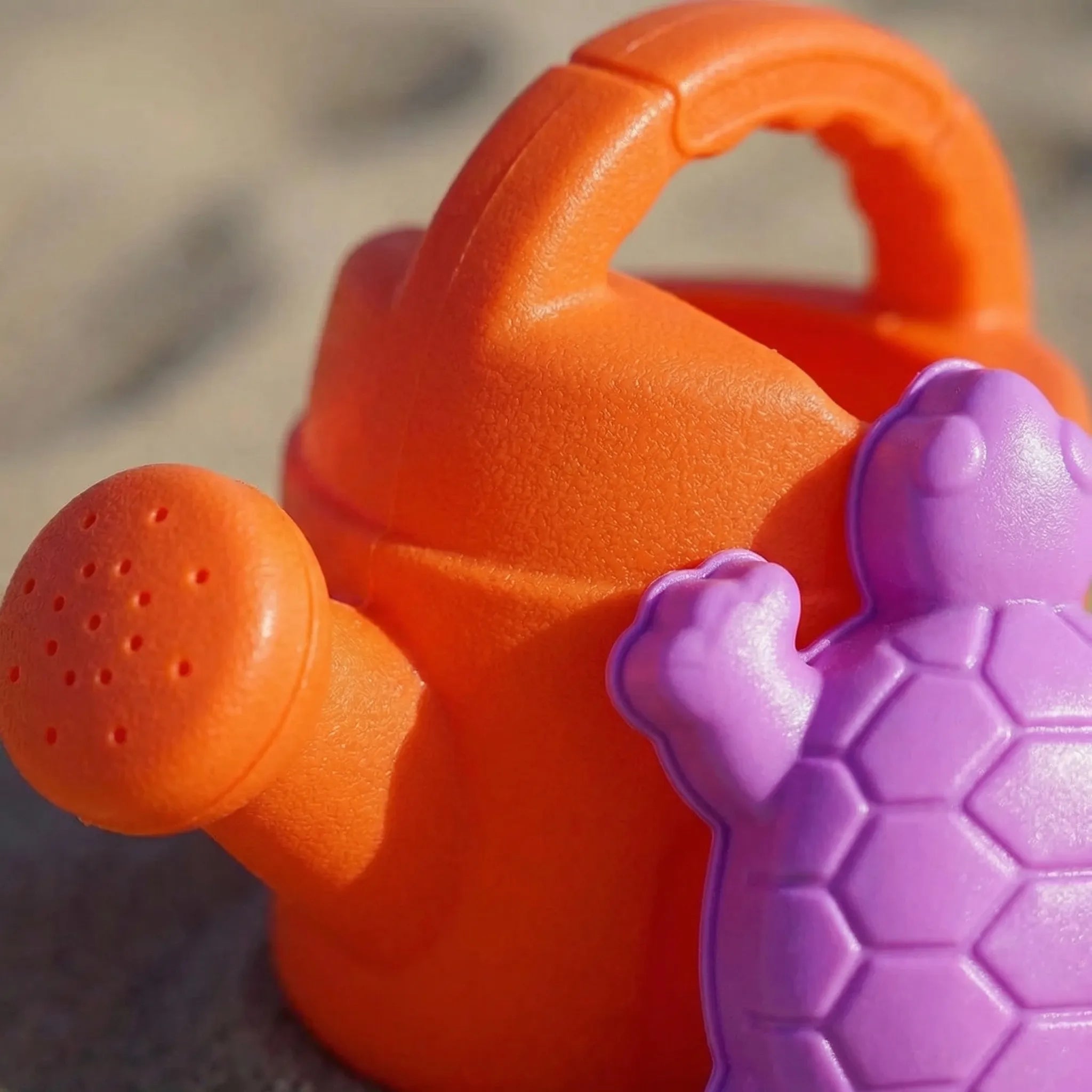 Kinder Strandspielzeug Set mit Eimer, Schaufel und Meerestier-Sandförmchen für Sandkasten